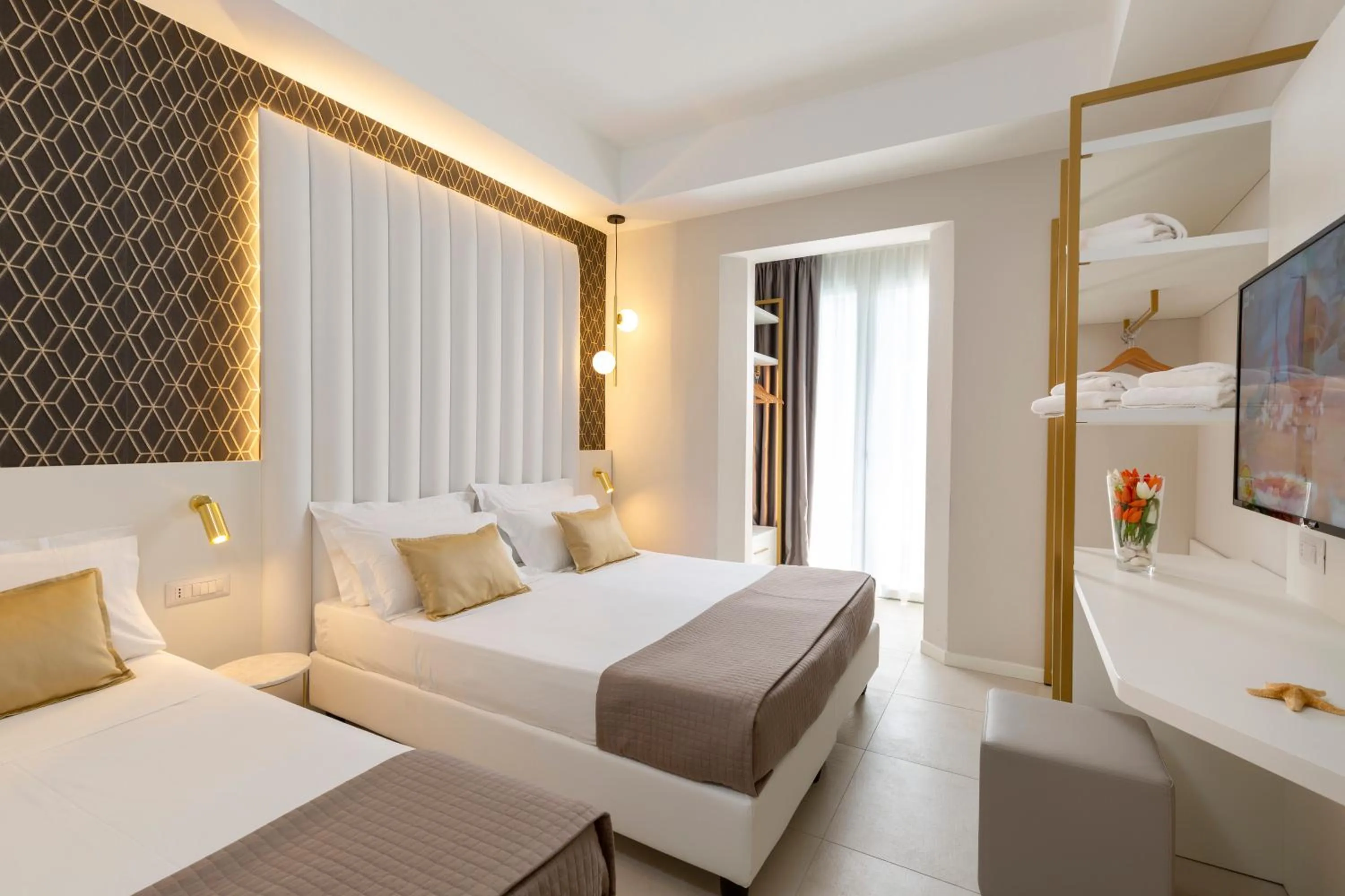 Photo of the whole room, Bed in Hotel Cenisio