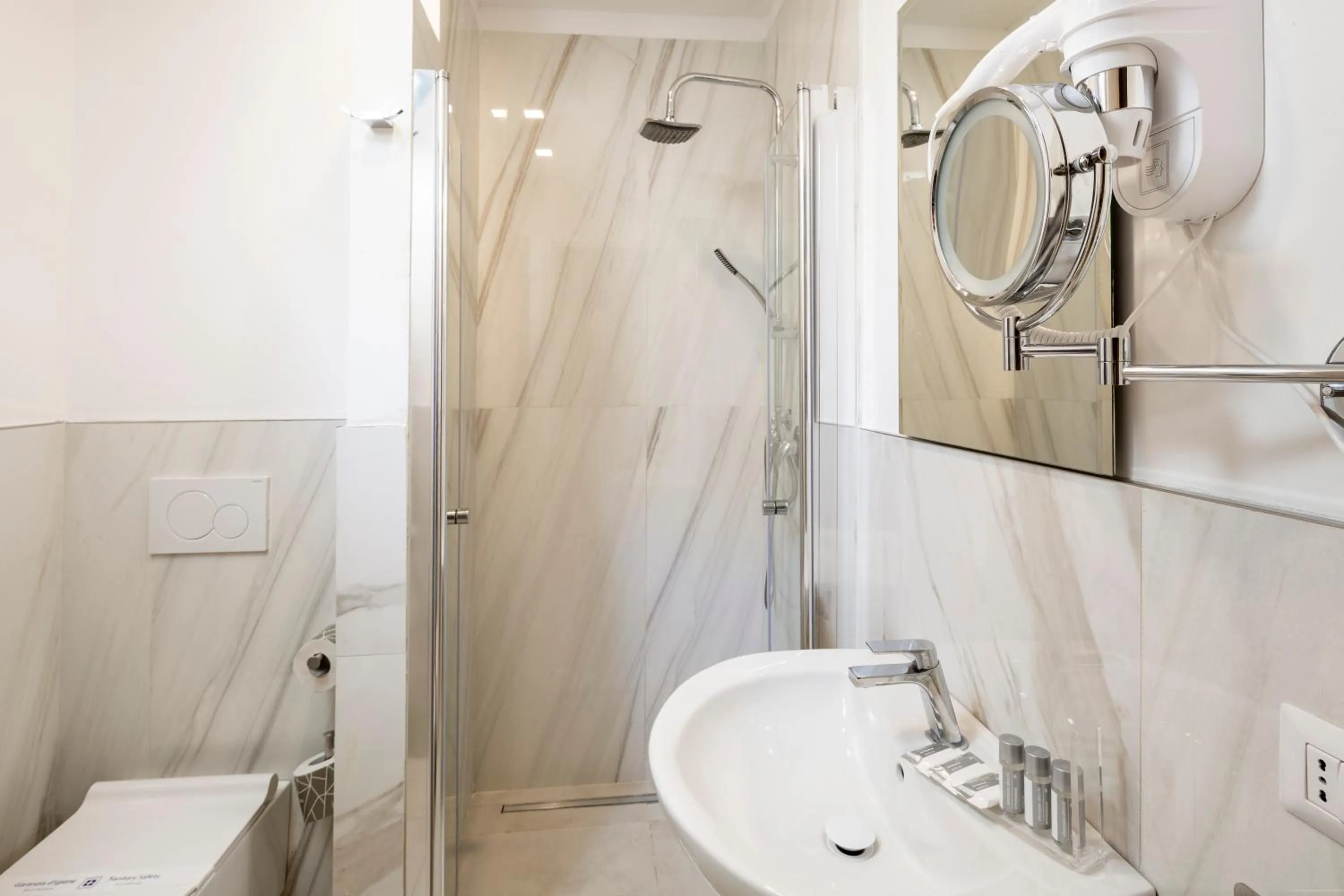 Bathroom in Hotel Cenisio