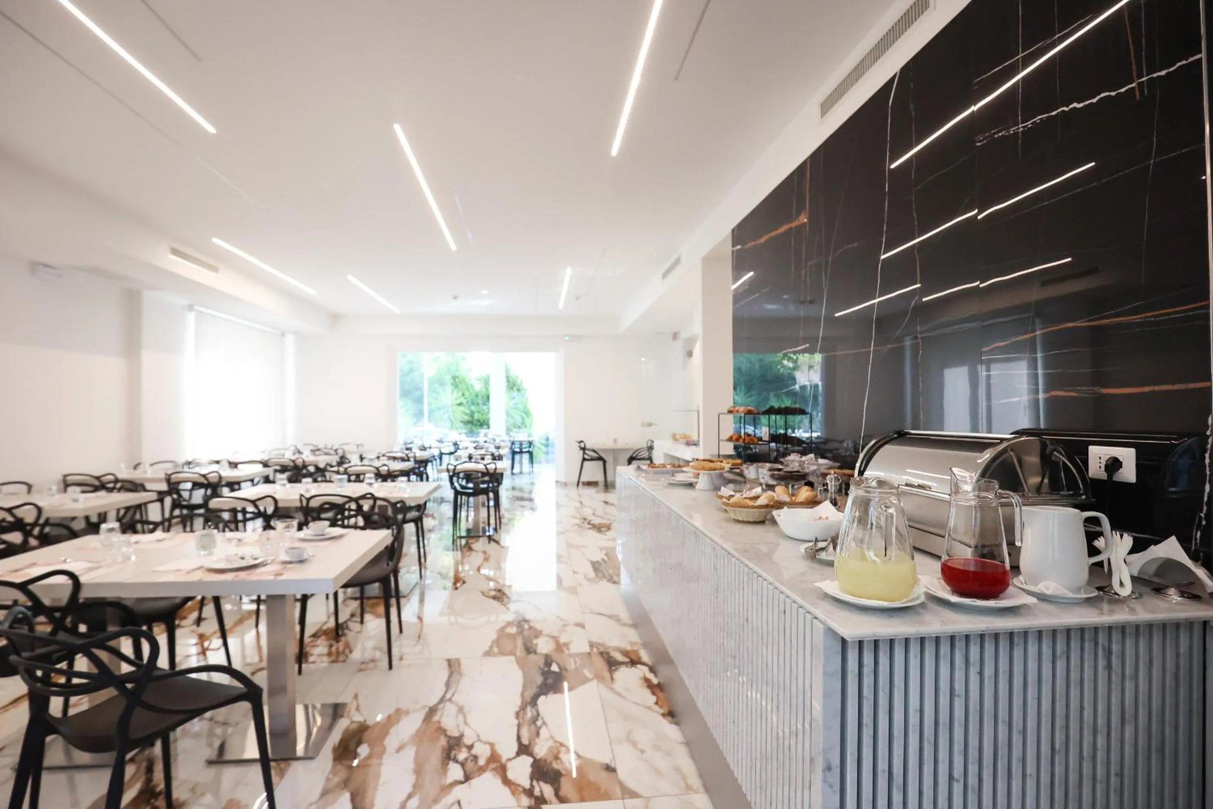 Restaurant/places to eat in Hotel Cenisio