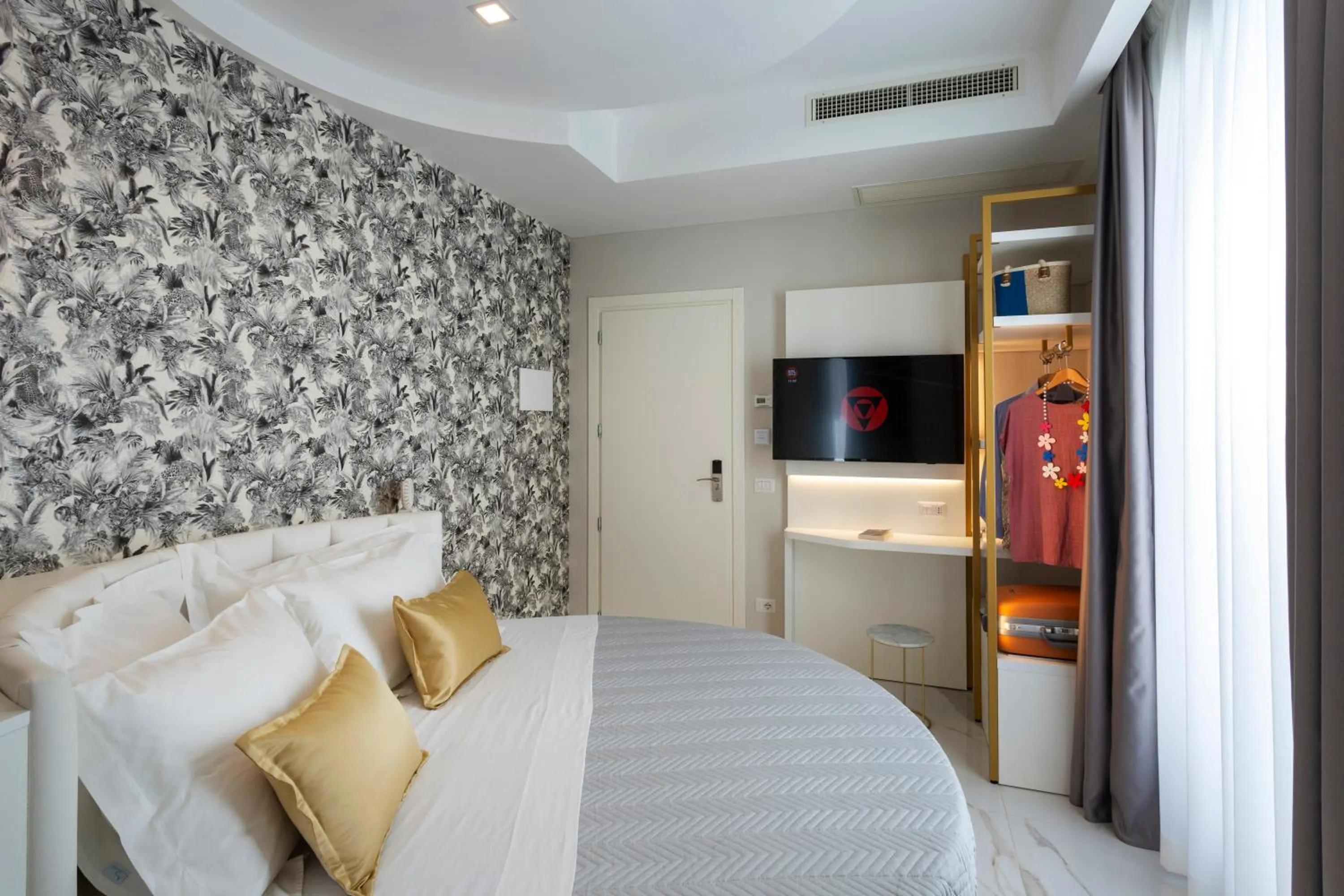 TV and multimedia, Bed in Hotel Cenisio