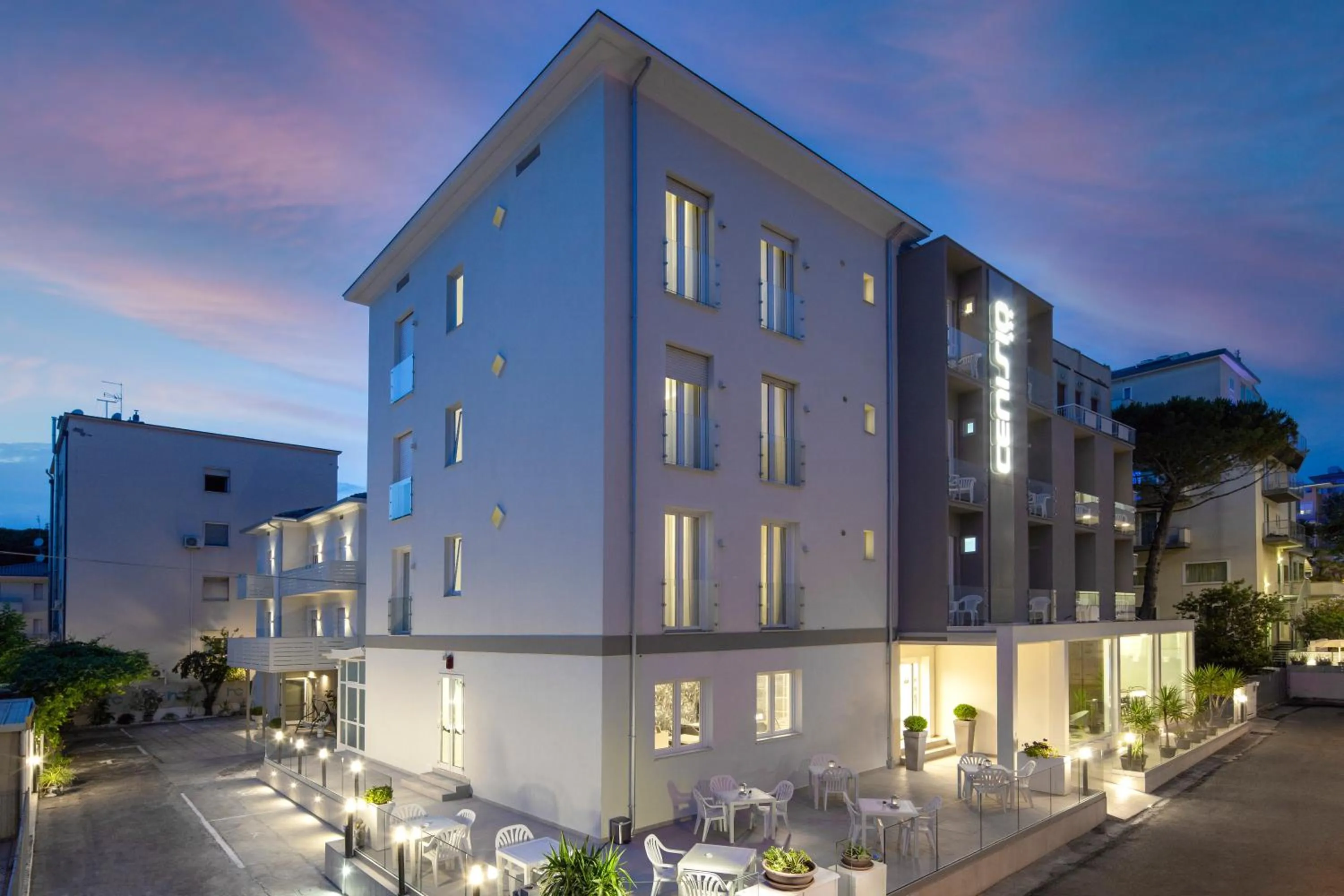 Property building in Hotel Cenisio