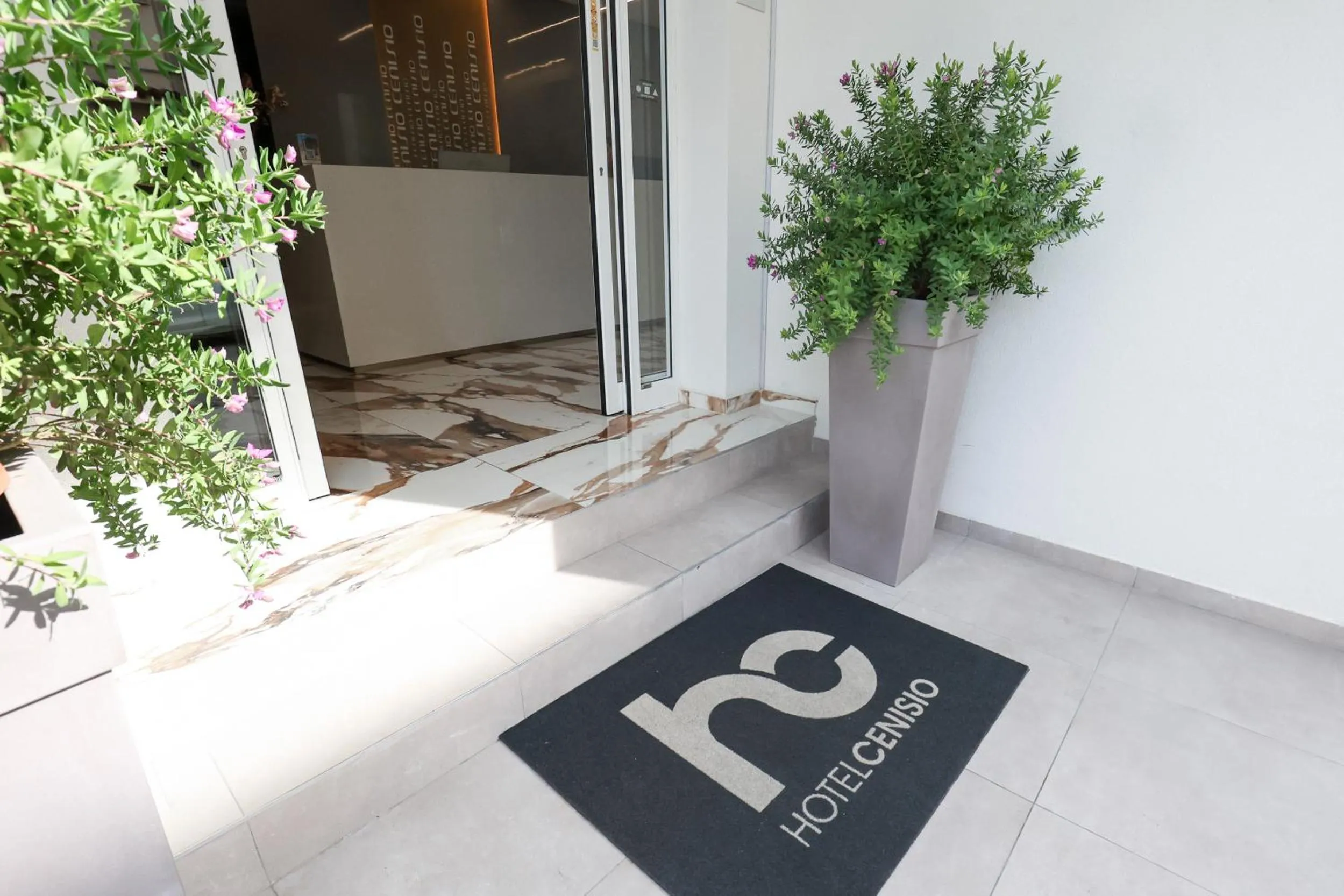 Property building in Hotel Cenisio