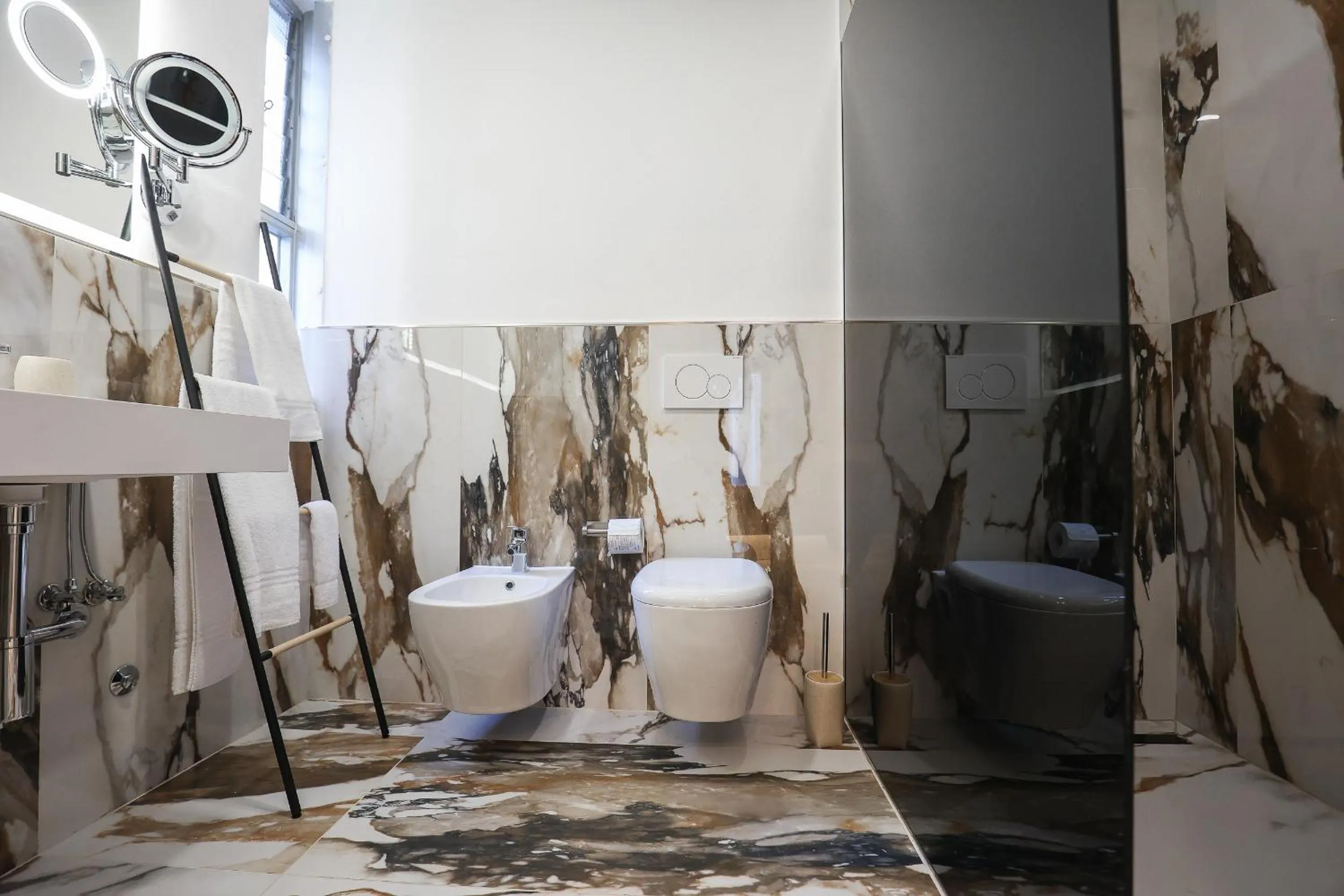 Toilet in Hotel Cenisio