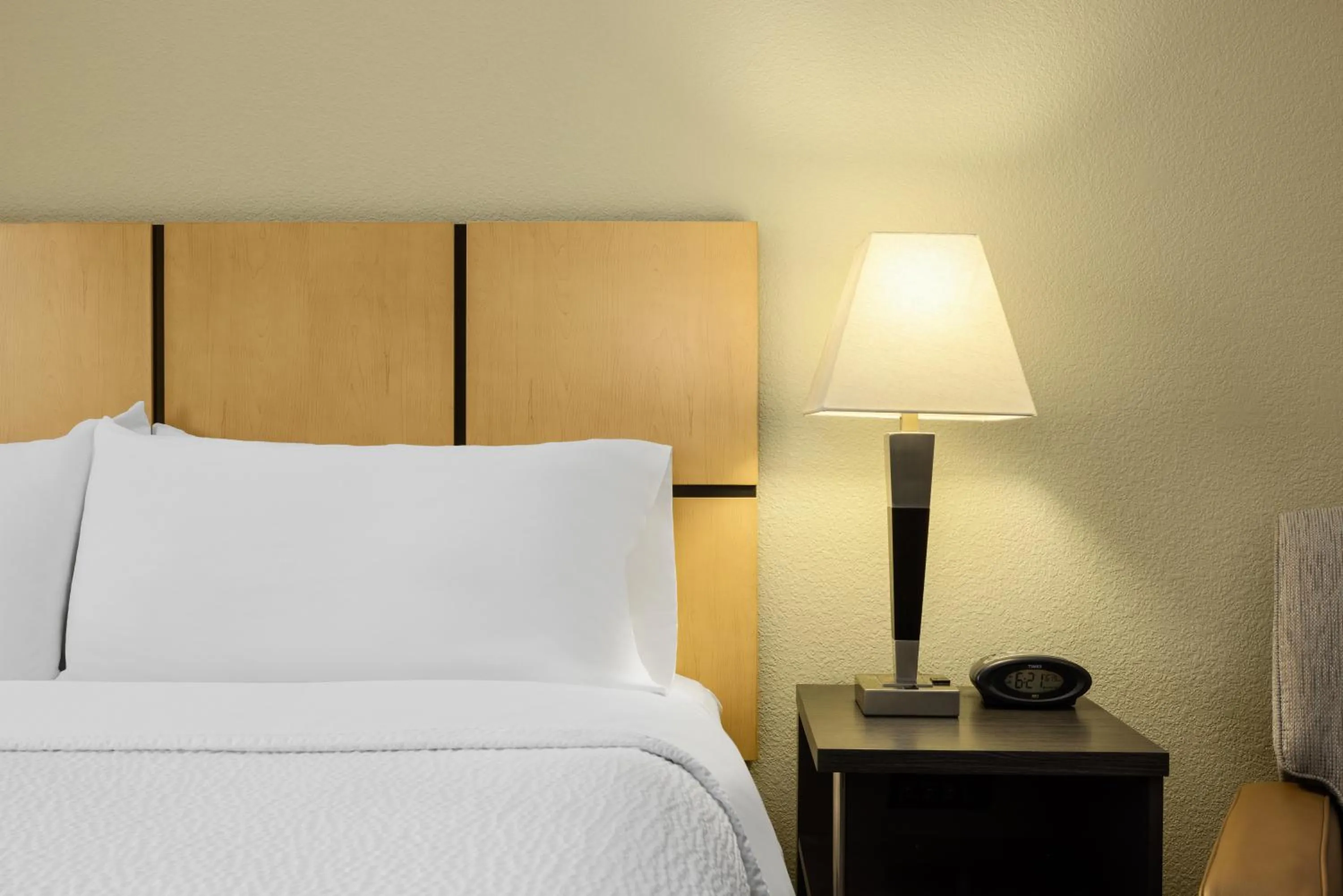 Bedroom, Bed in Candlewood Suites Bismarck