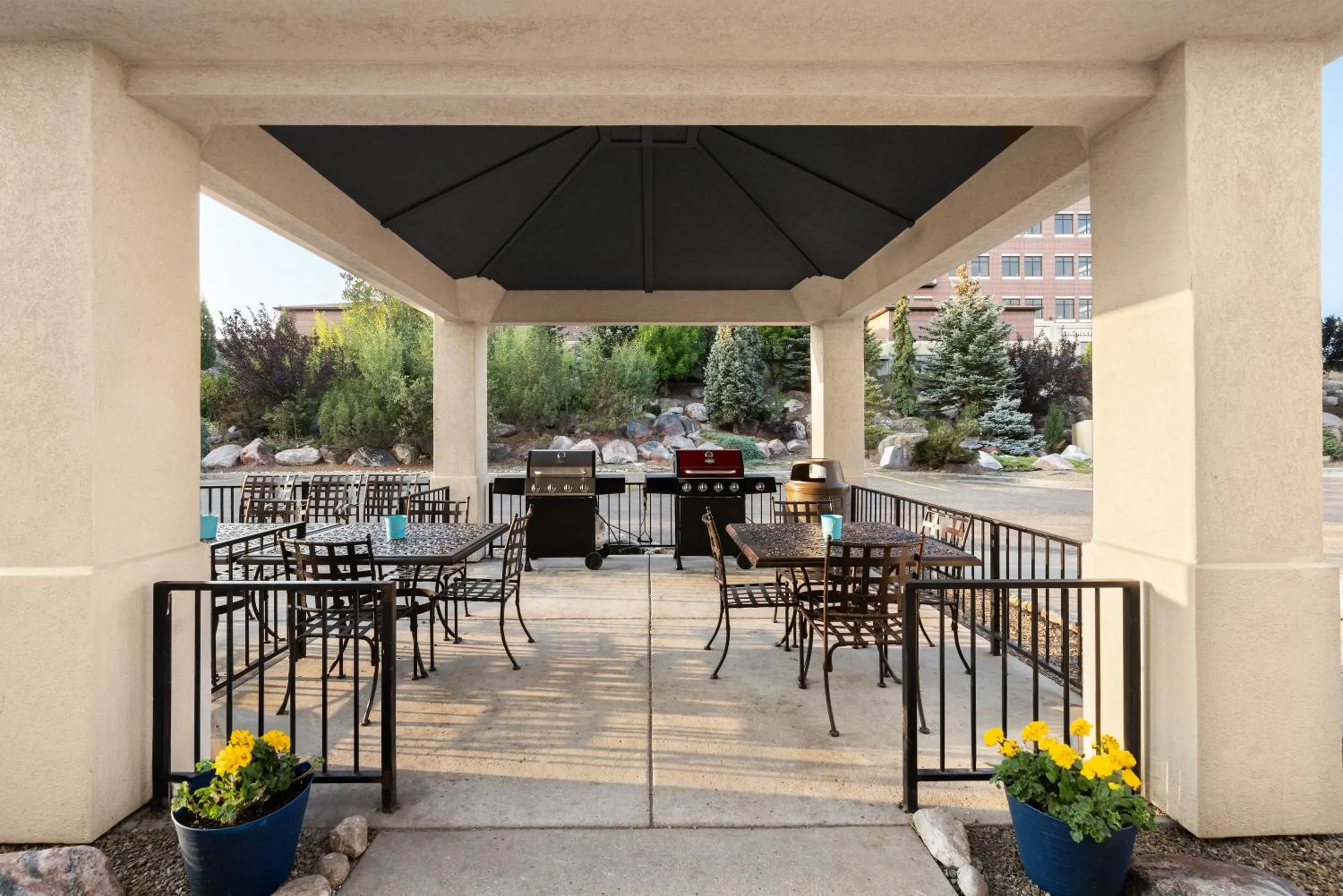 Garden in Candlewood Suites Bismarck