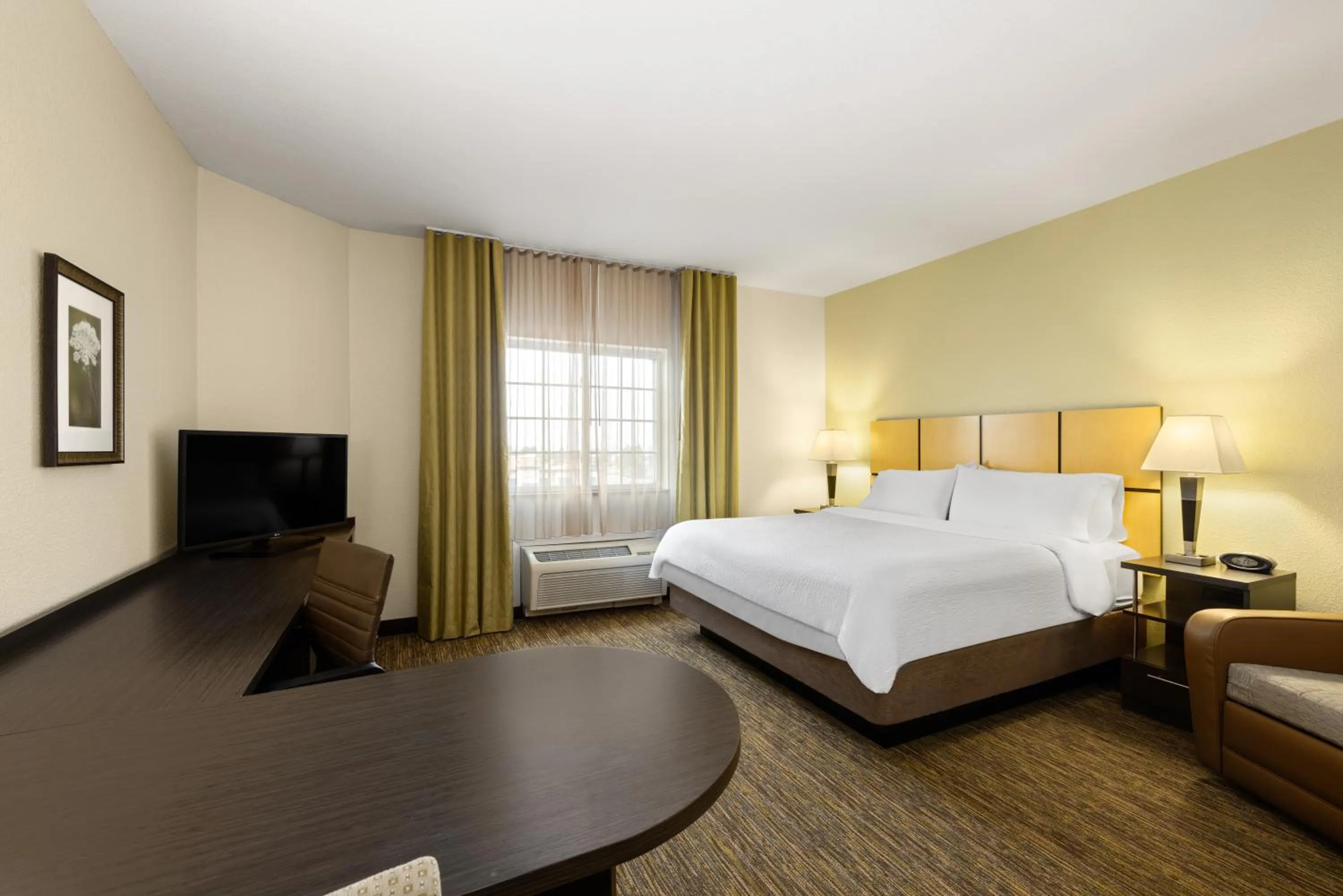 Bedroom, Bed in Candlewood Suites Bismarck