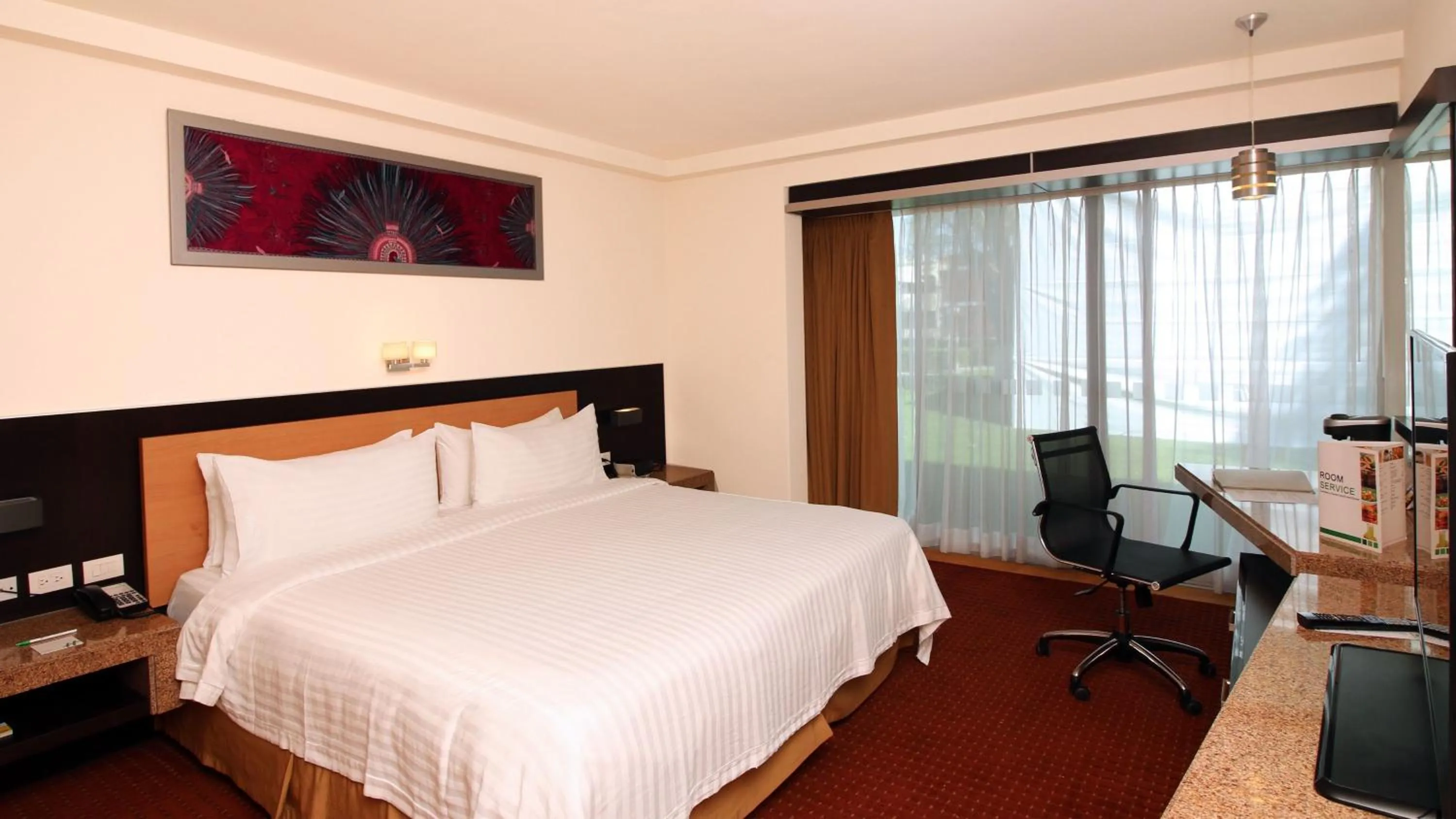 Photo of the whole room, Bed in Holiday Inn San Luis Potosi-Quijote by IHG