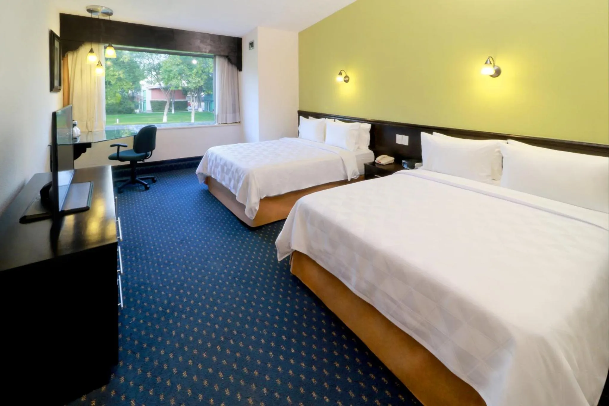 Photo of the whole room, Bed in Holiday Inn San Luis Potosi-Quijote by IHG