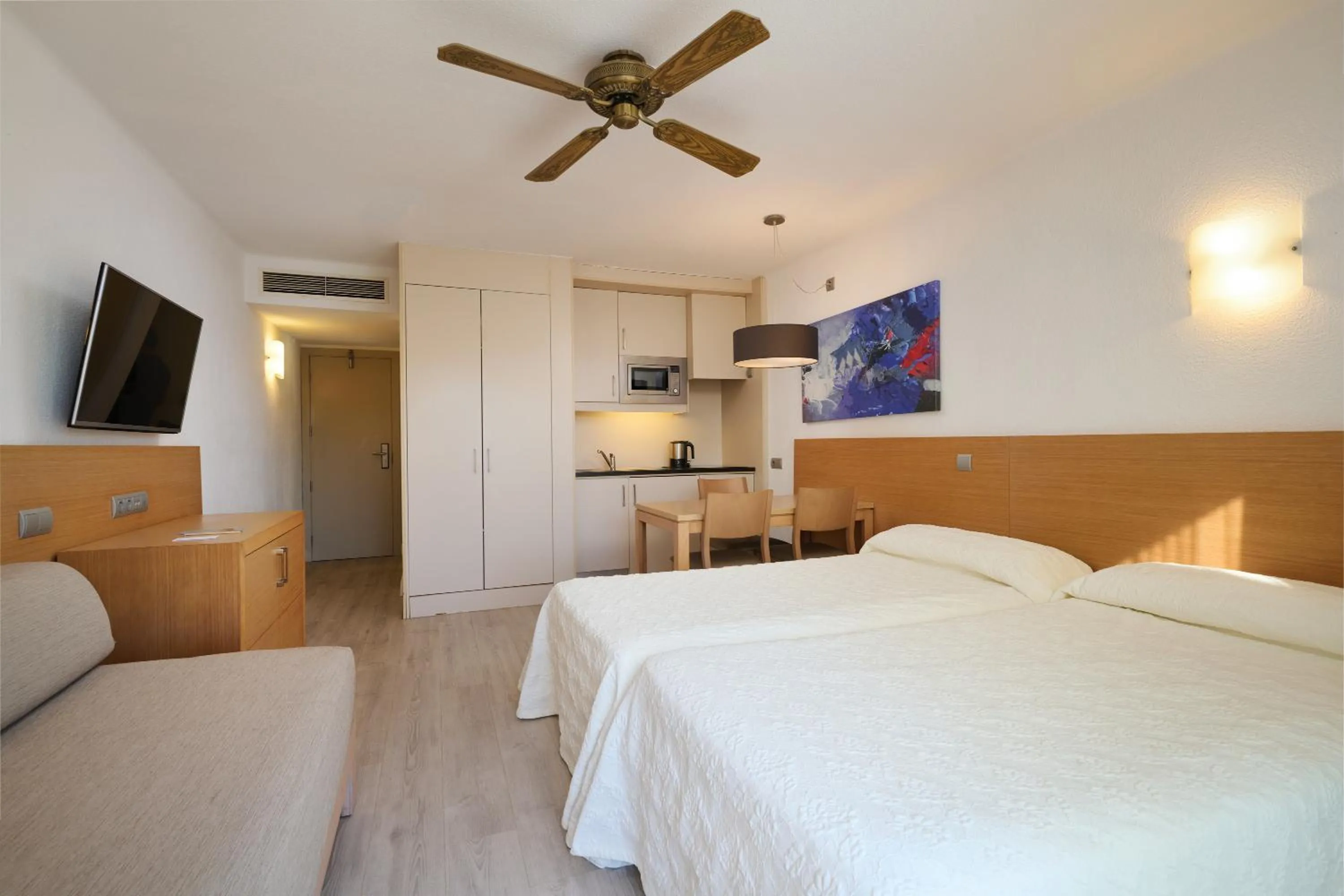 Bed in Hipotels Mediterraneo Club