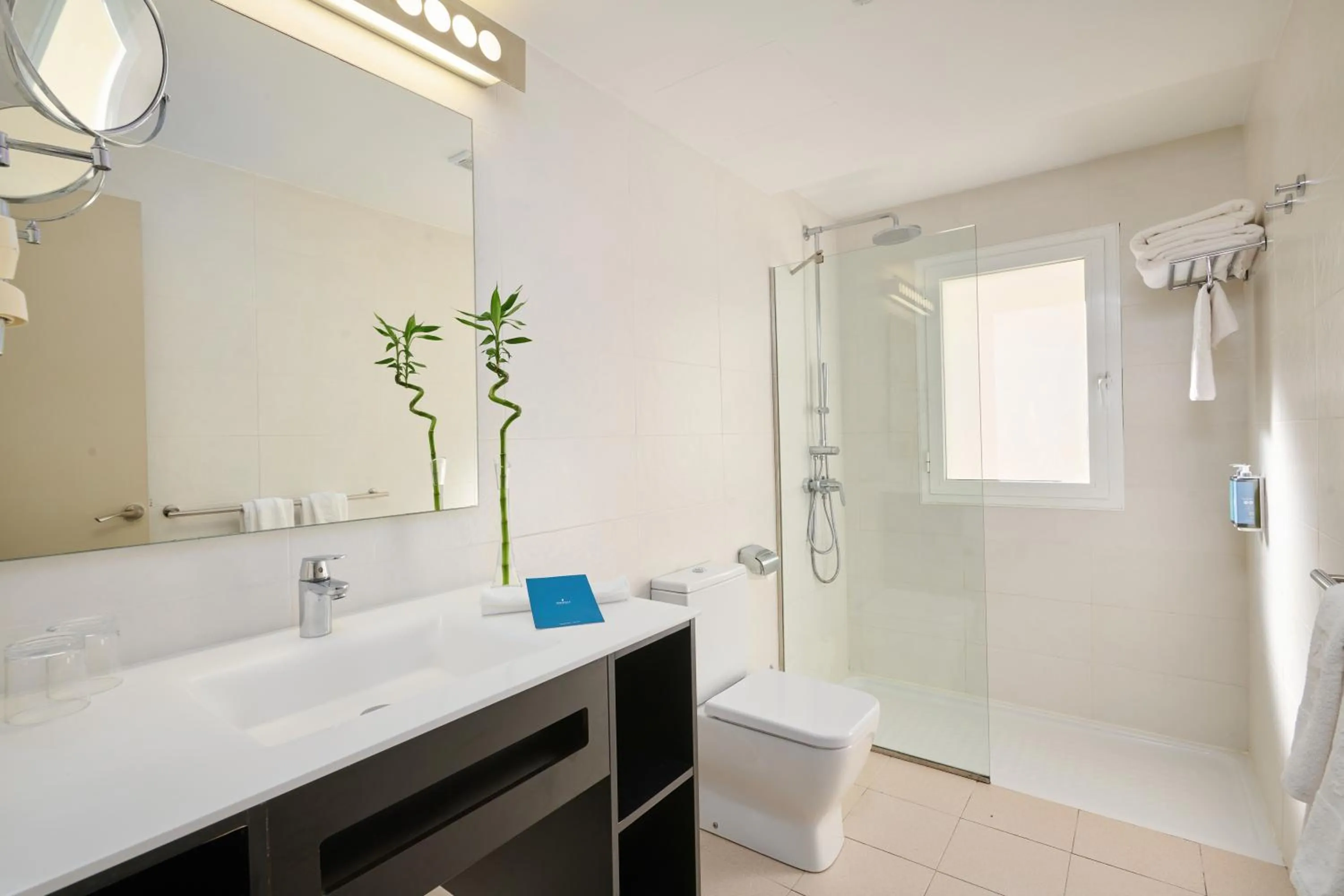 Bathroom in Hipotels Mediterraneo Club