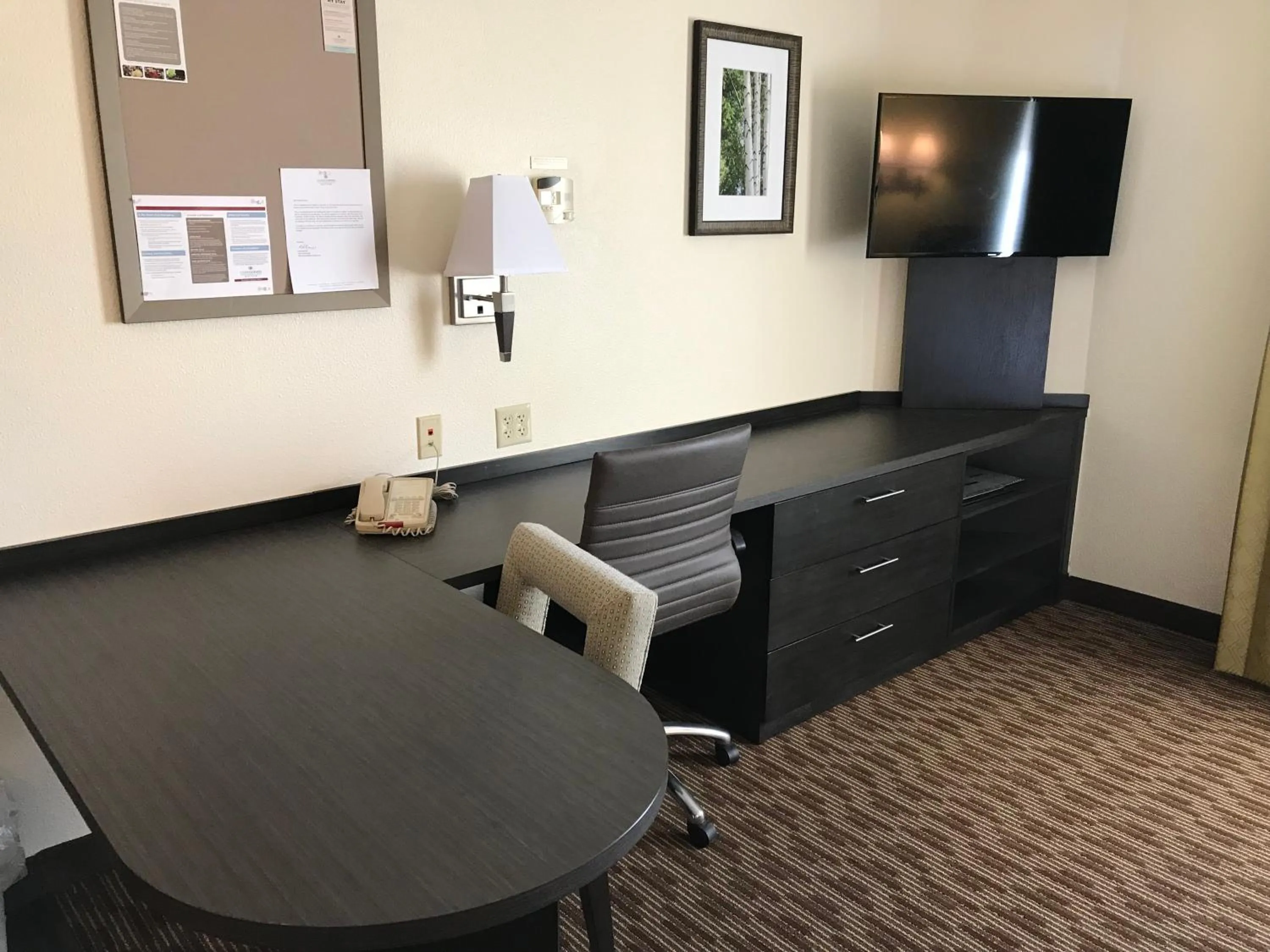 TV and multimedia in Candlewood Suites Fort Wayne - NW by IHG