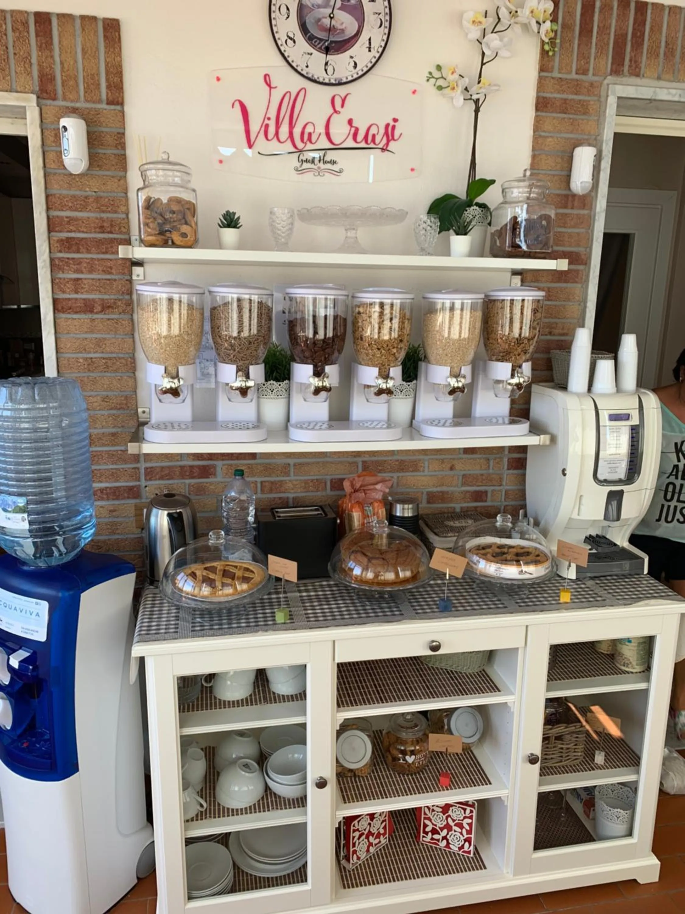 Breakfast in Villa Erasi