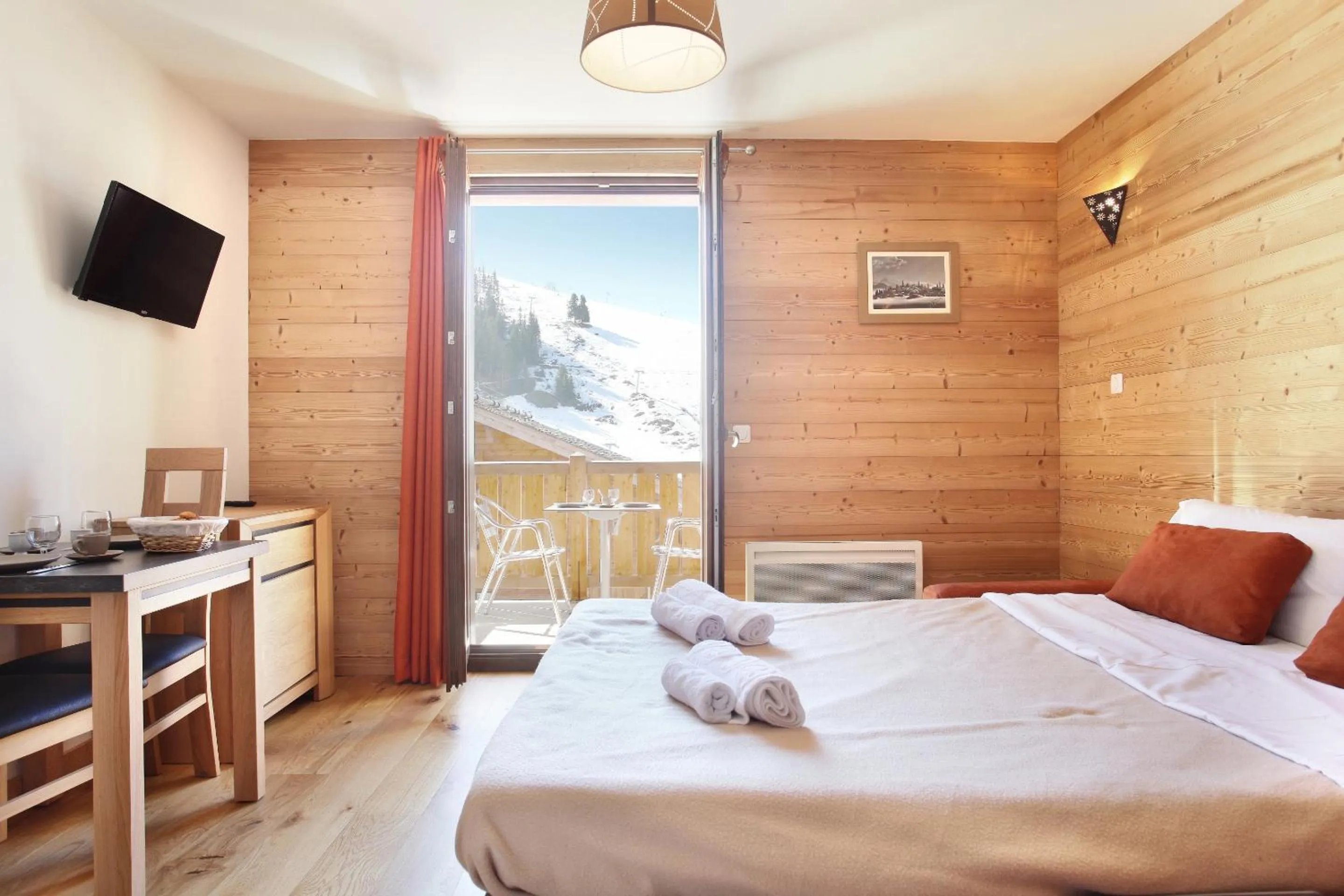 Bedroom, Bed in Résidence et Spa Odalys Mendi Alde