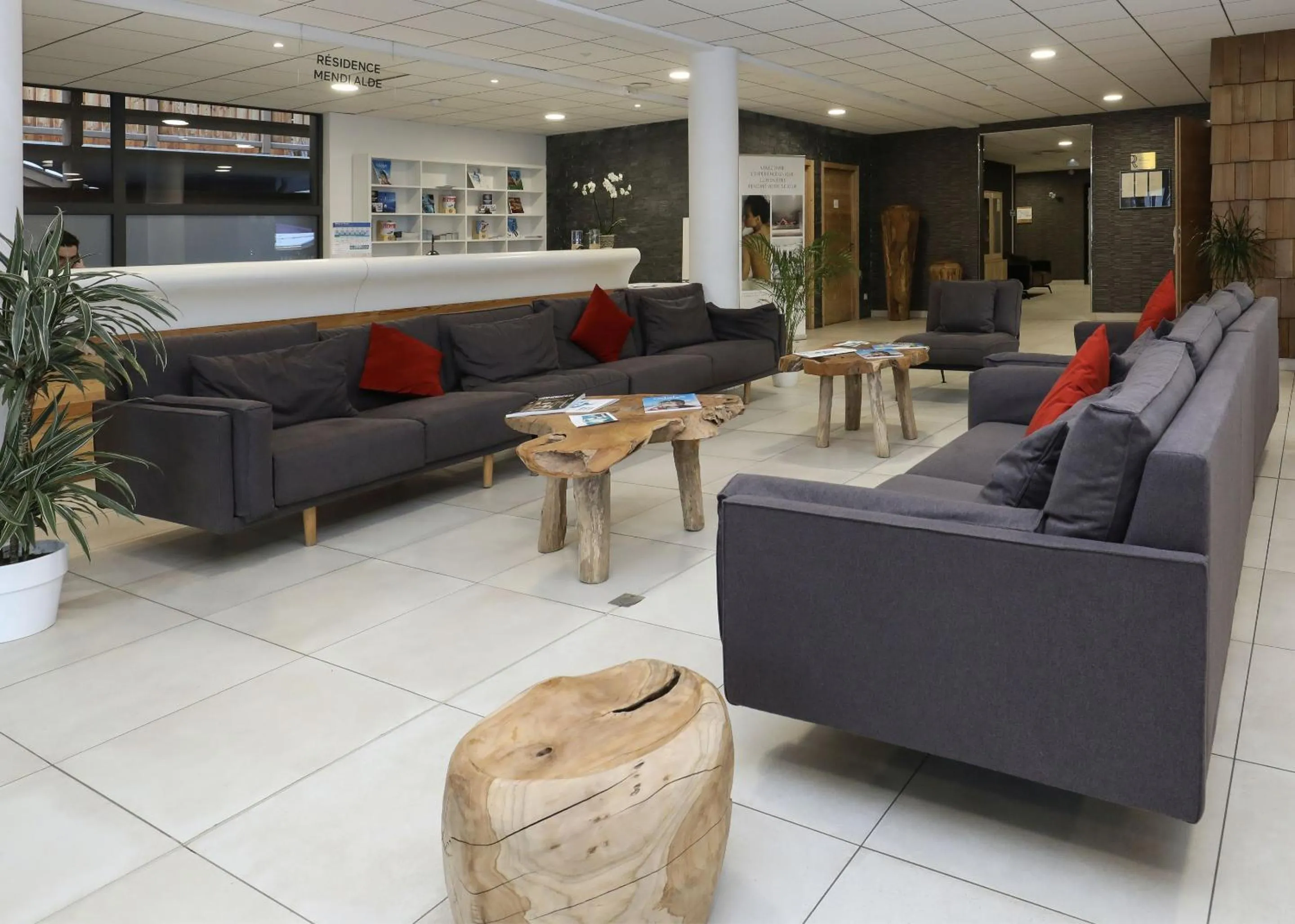 Lobby or reception in Résidence et Spa Odalys Mendi Alde