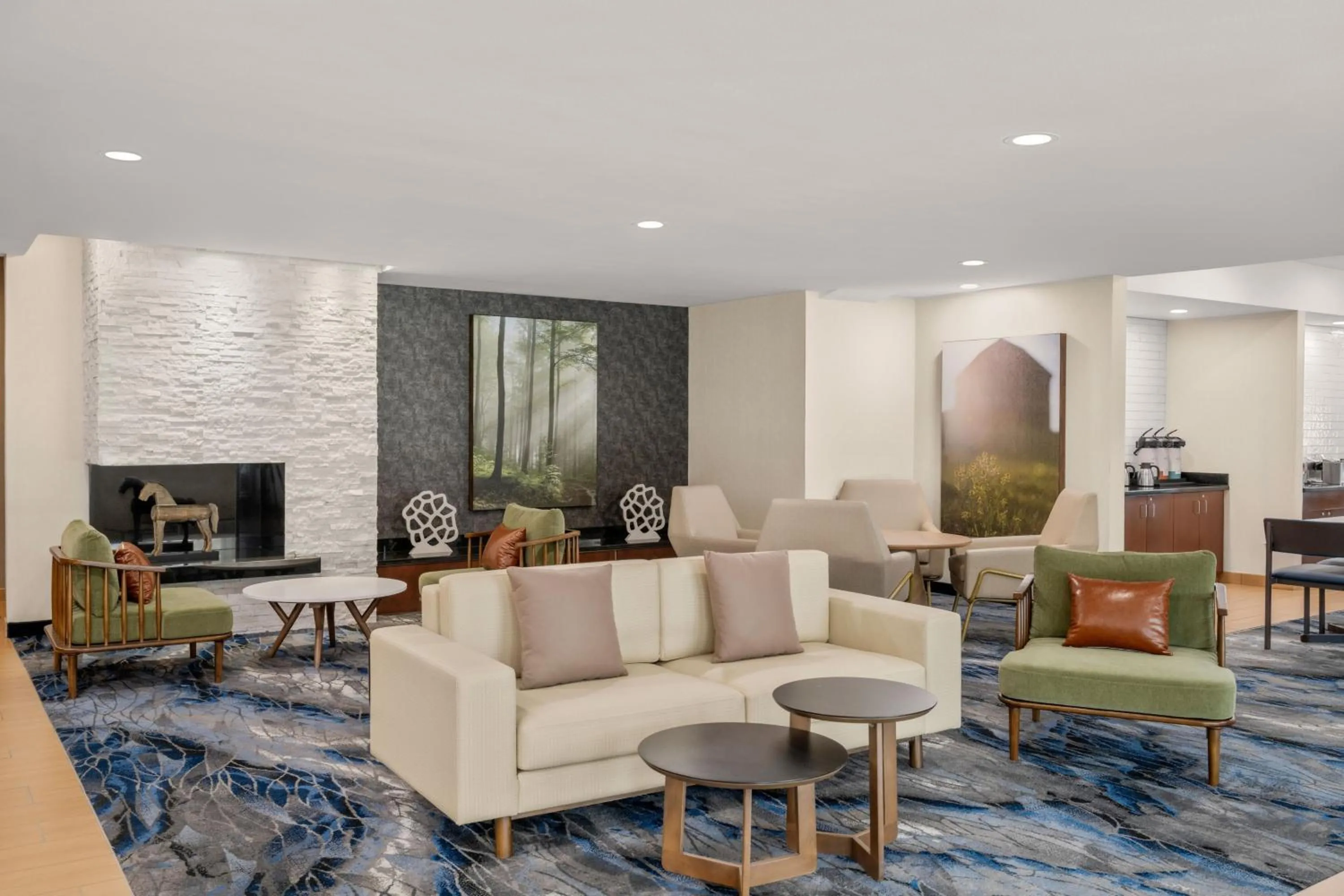 Lobby or reception in Fairfield Inn & Suites Naperville/Aurora