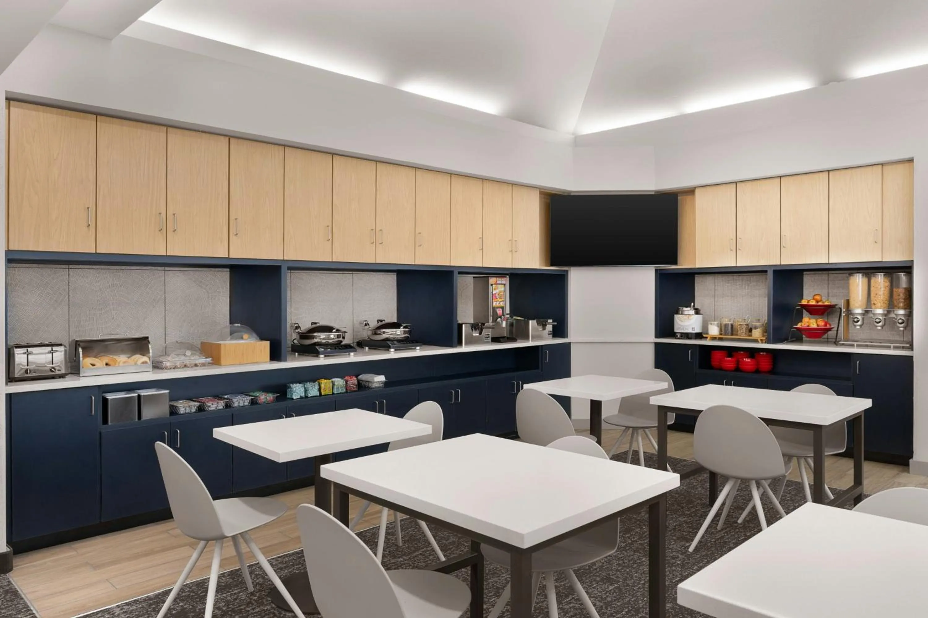 Breakfast in TownePlace Suites by Marriott Chicago Naperville