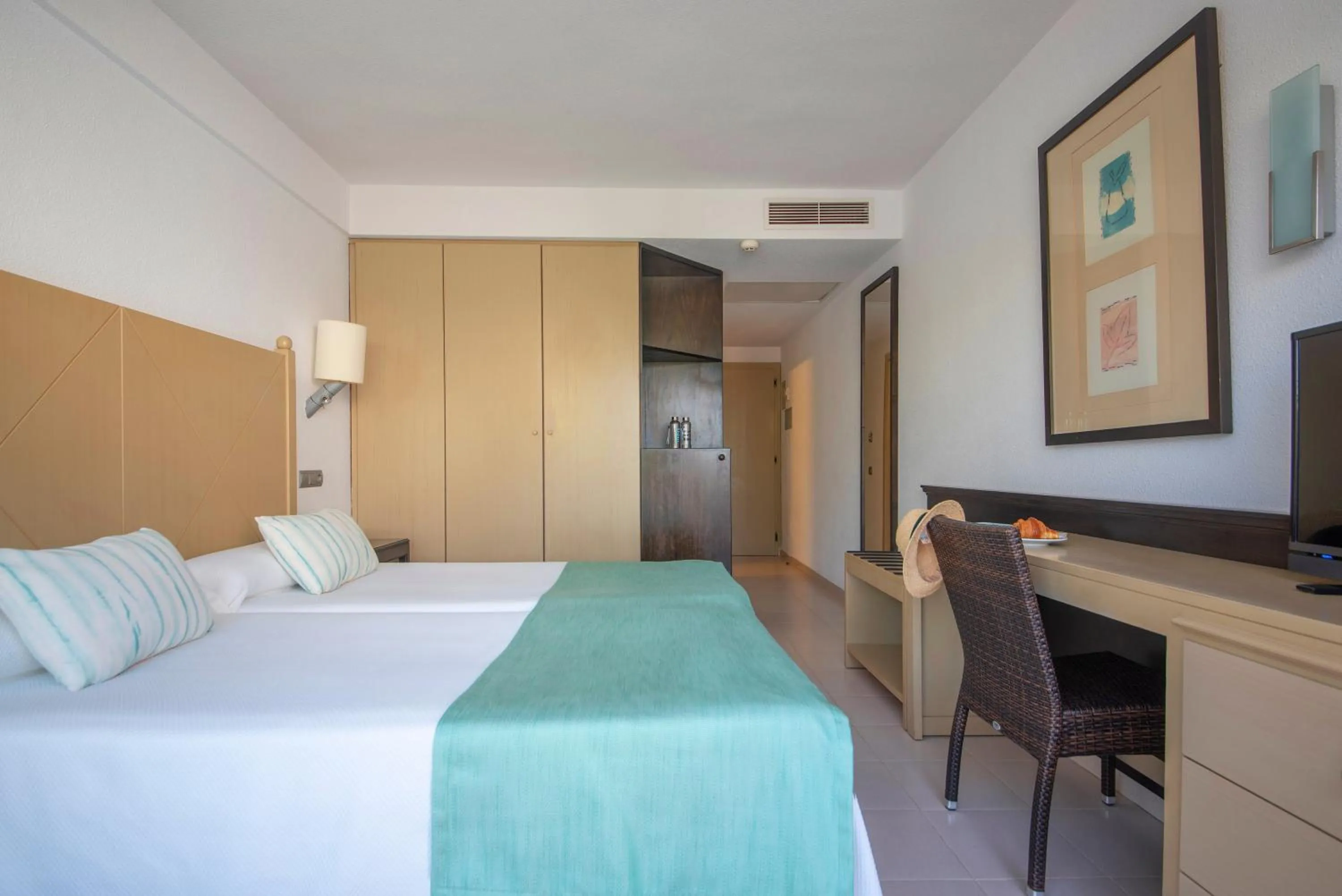 Bedroom, Bed in Blau Punta Reina