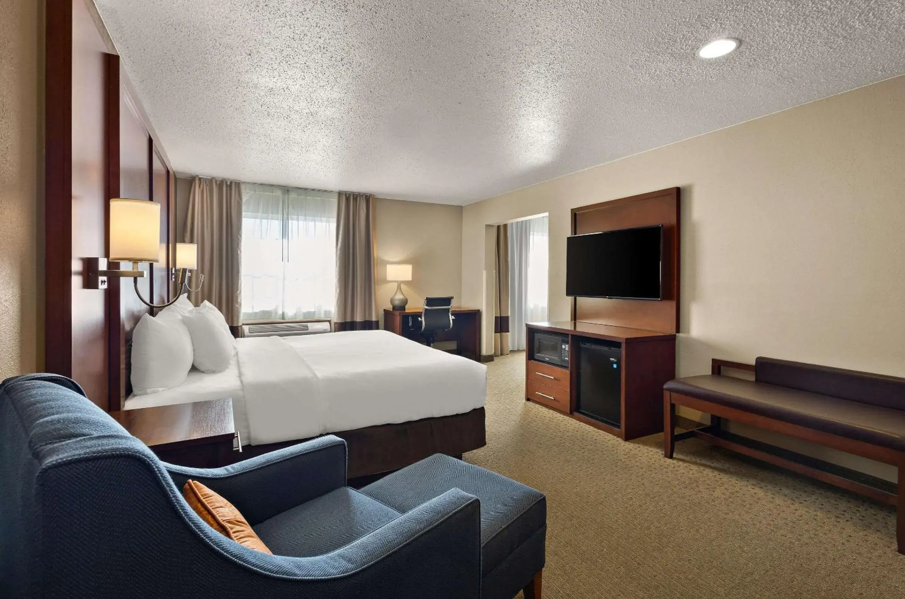 Bedroom, Bed in Comfort Inn Near Ouabache State Park Bedroom, Bed in Comfort Inn Near Ouabache State Park