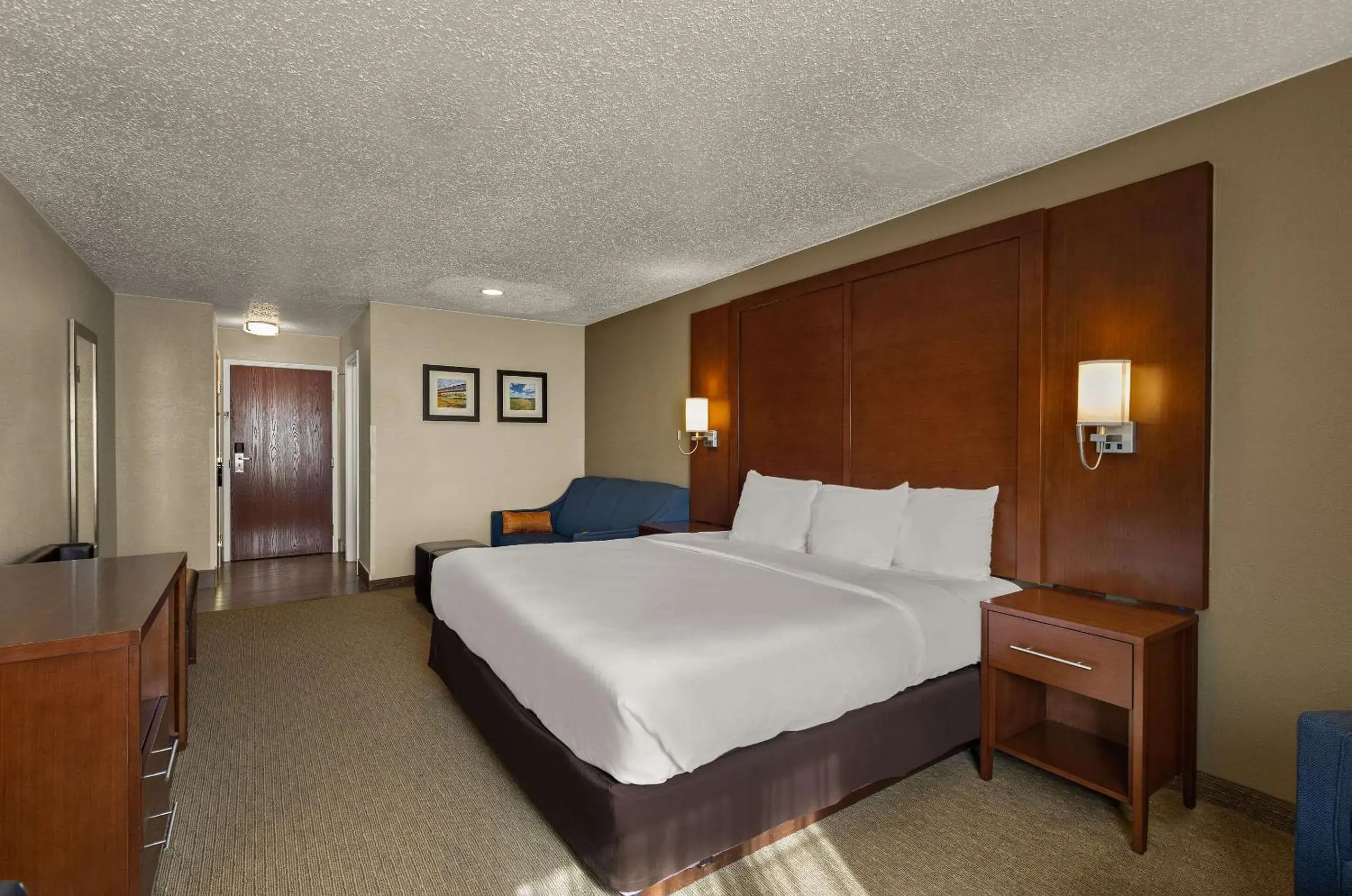 Bedroom, Bed in Comfort Inn Near Ouabache State Park Bedroom, Bed in Comfort Inn Near Ouabache State Park