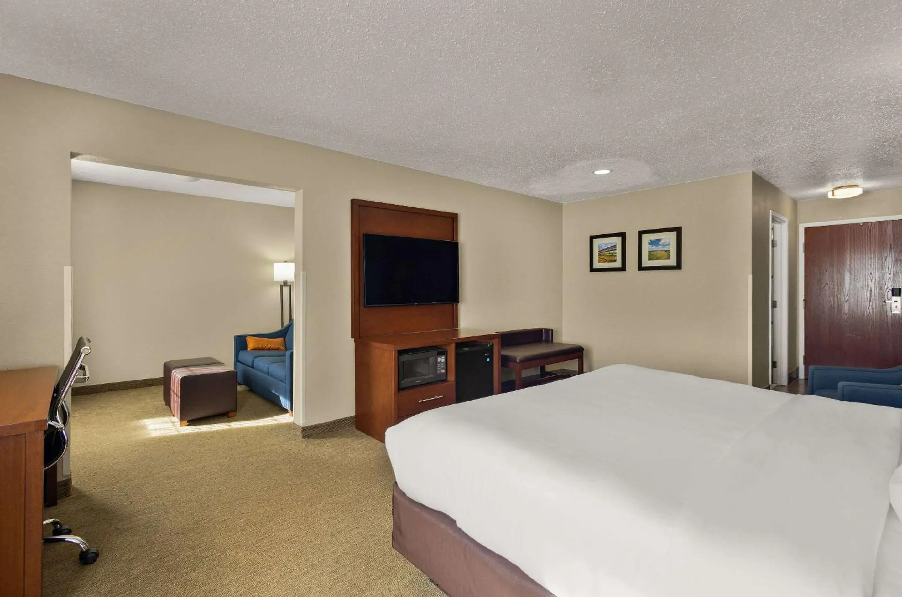 Bedroom, Bed in Comfort Inn Near Ouabache State Park Bedroom, Bed in Comfort Inn Near Ouabache State Park