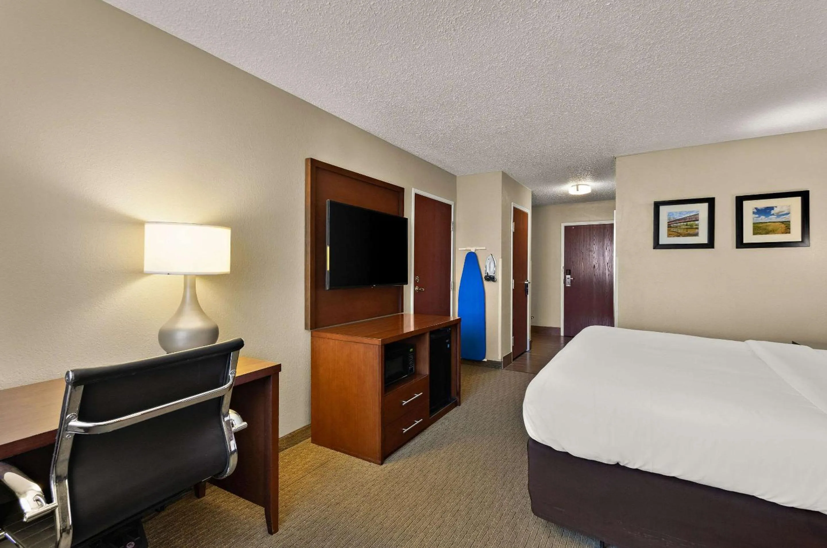 Bedroom, Bed in Comfort Inn Near Ouabache State Park