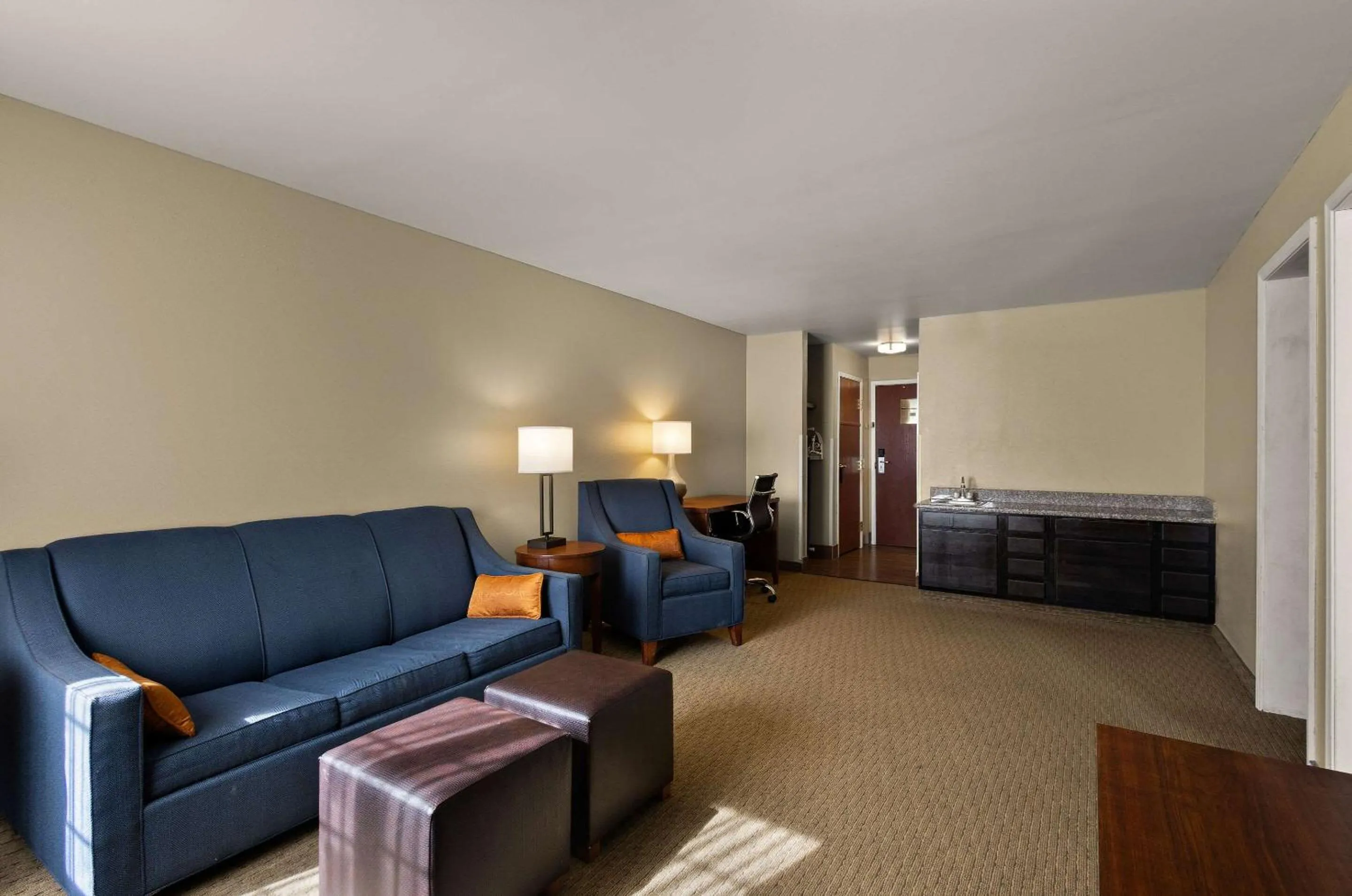 Bedroom in Comfort Inn Near Ouabache State Park