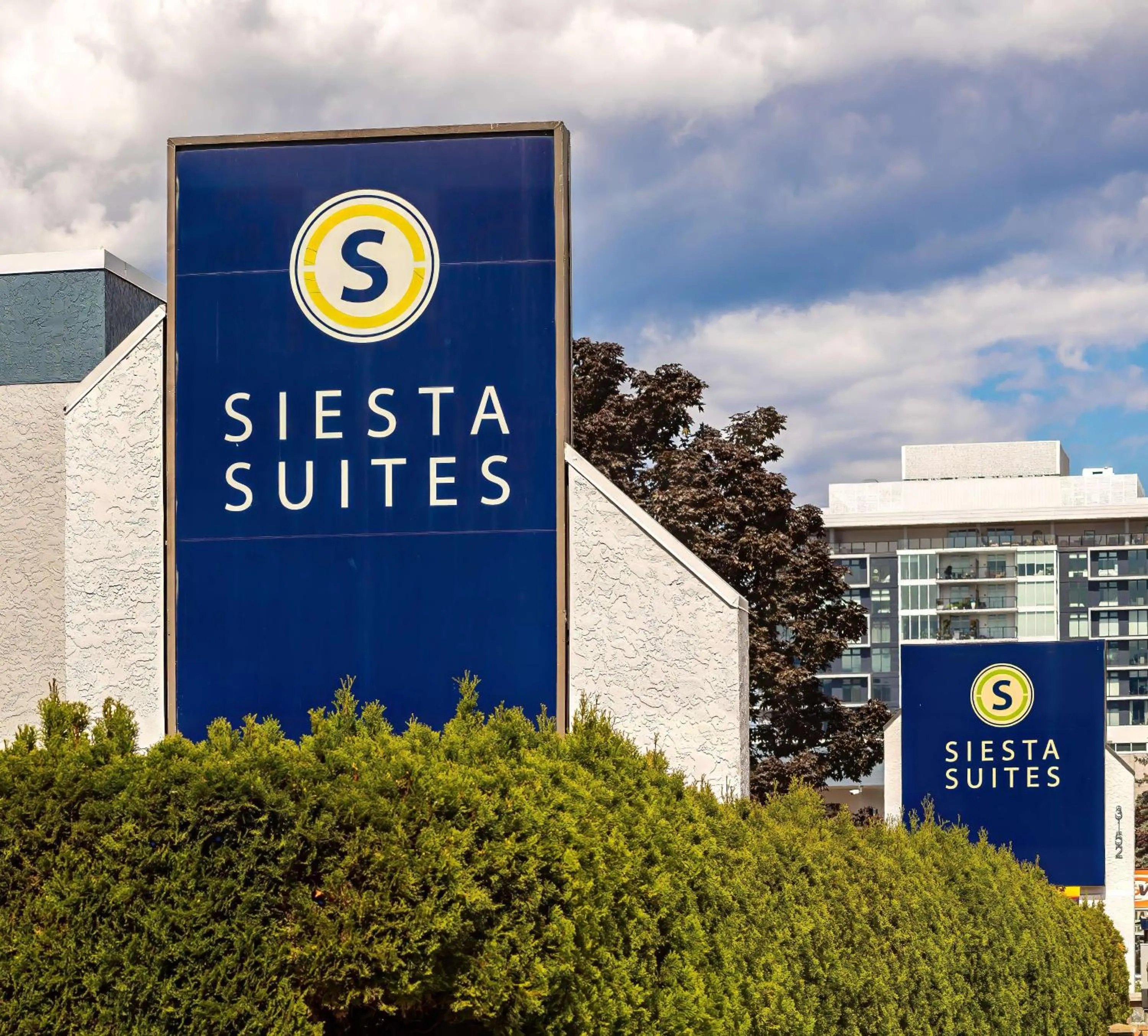Property building in Siesta Suites