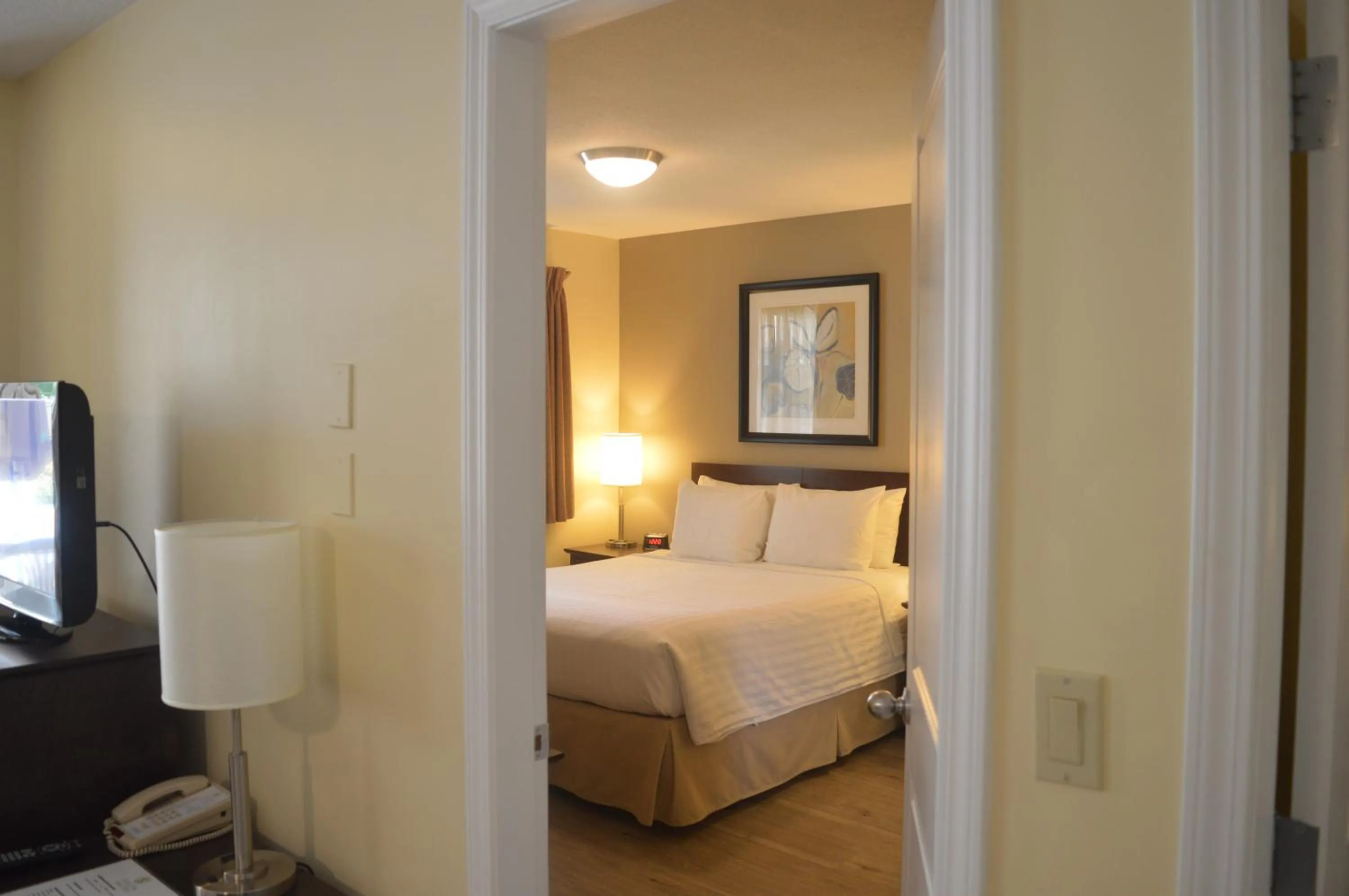 Bedroom, Bed in Siesta Suites