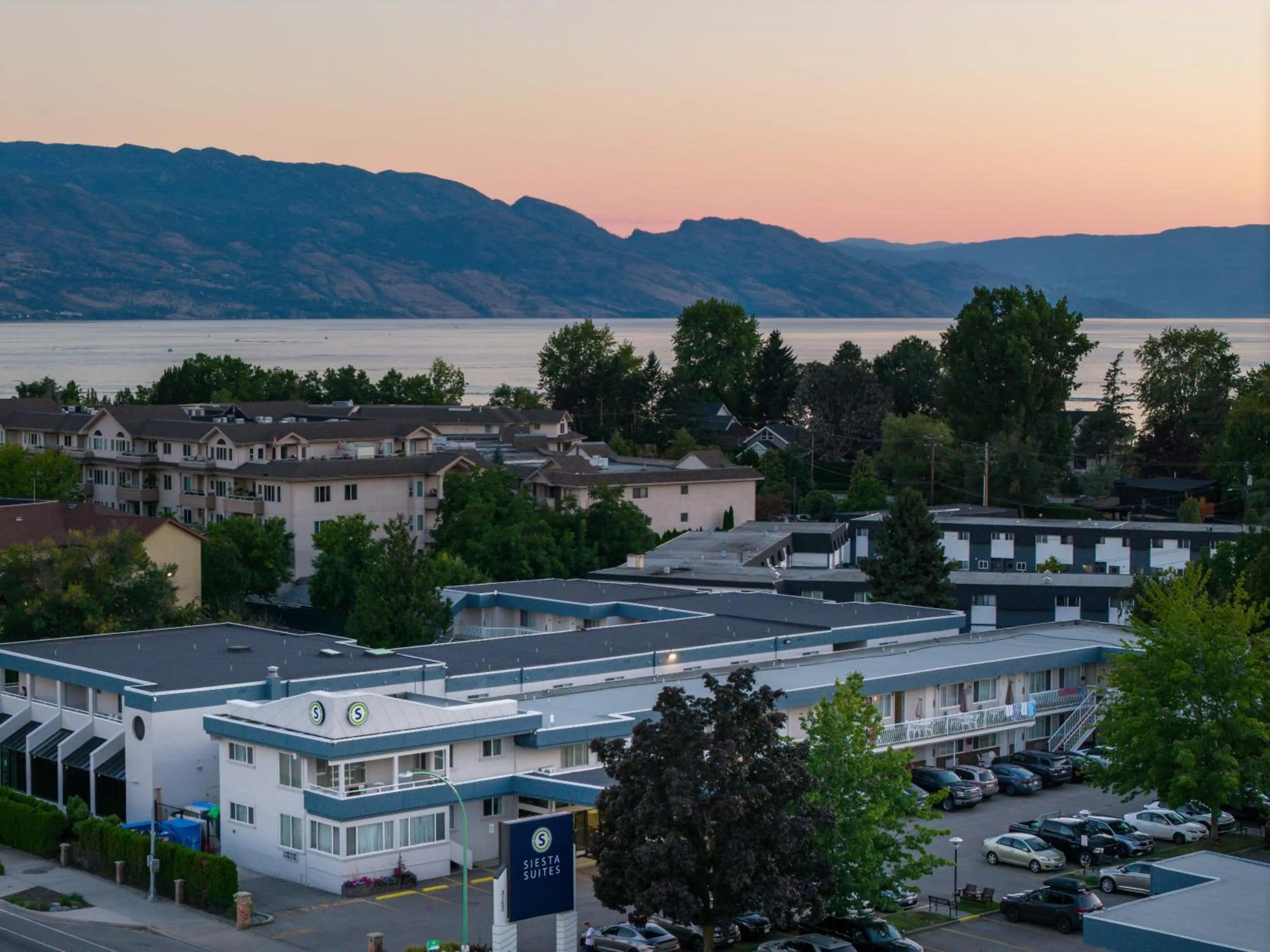 Property building in Siesta Suites