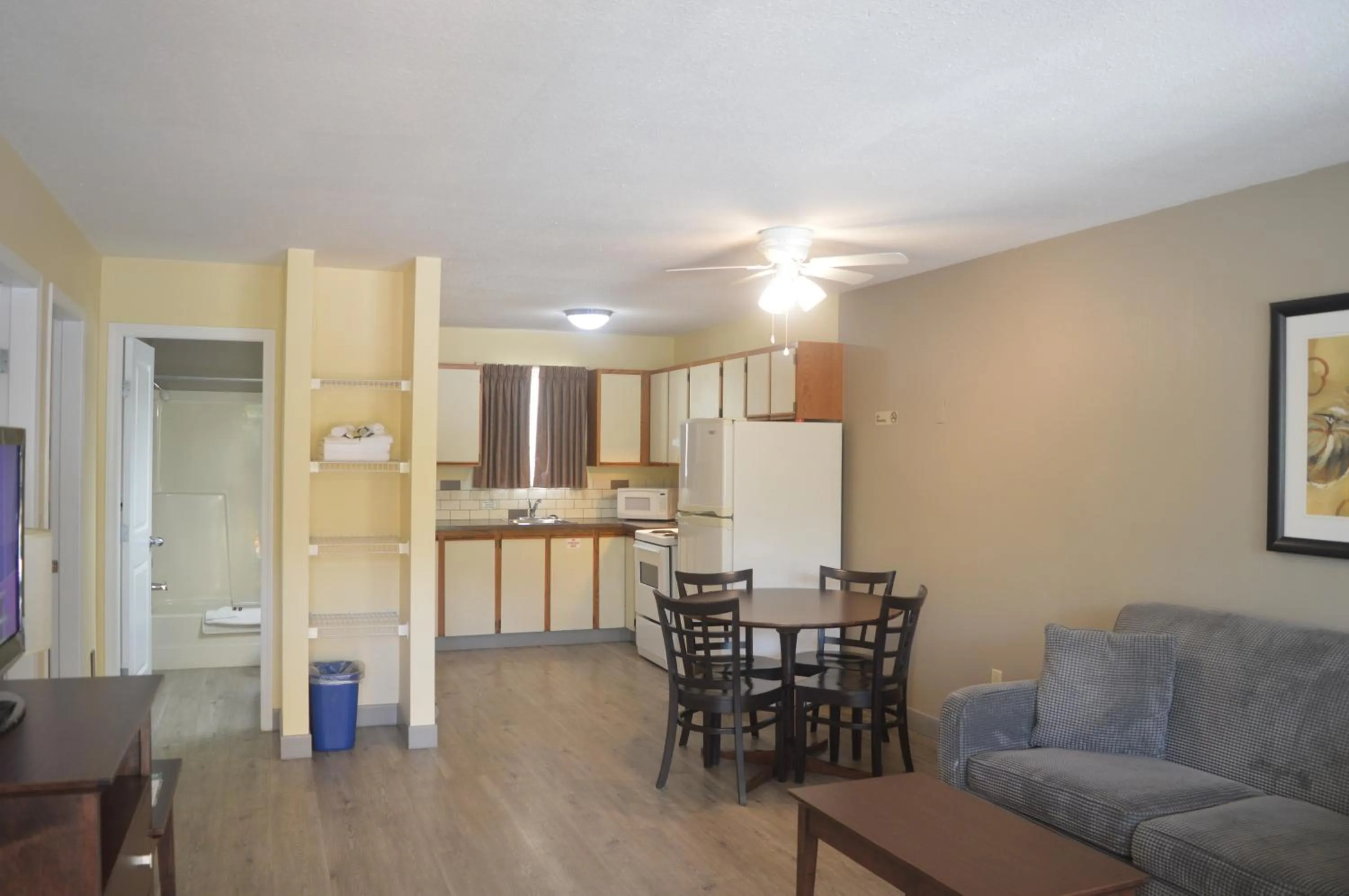 Kitchen or kitchenette in Siesta Suites