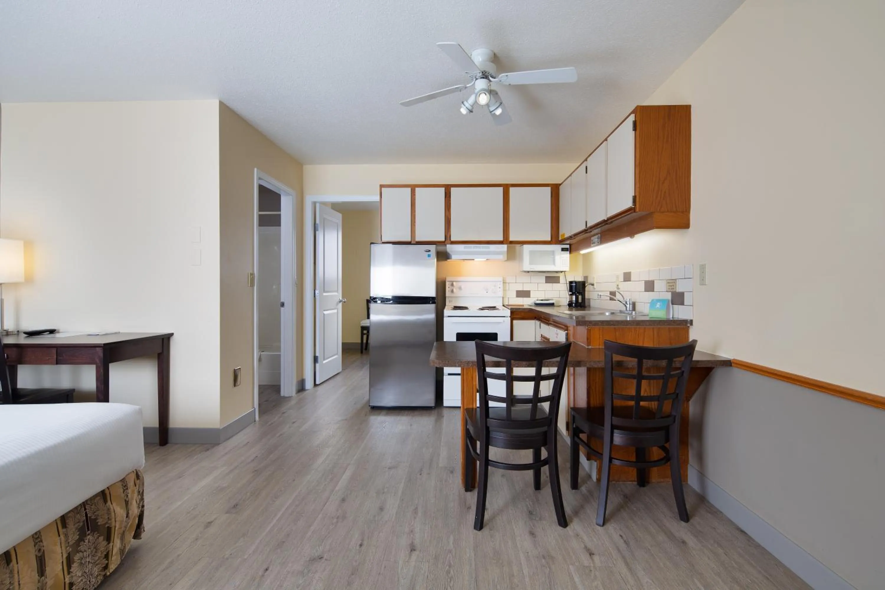 Kitchen or kitchenette in Siesta Suites