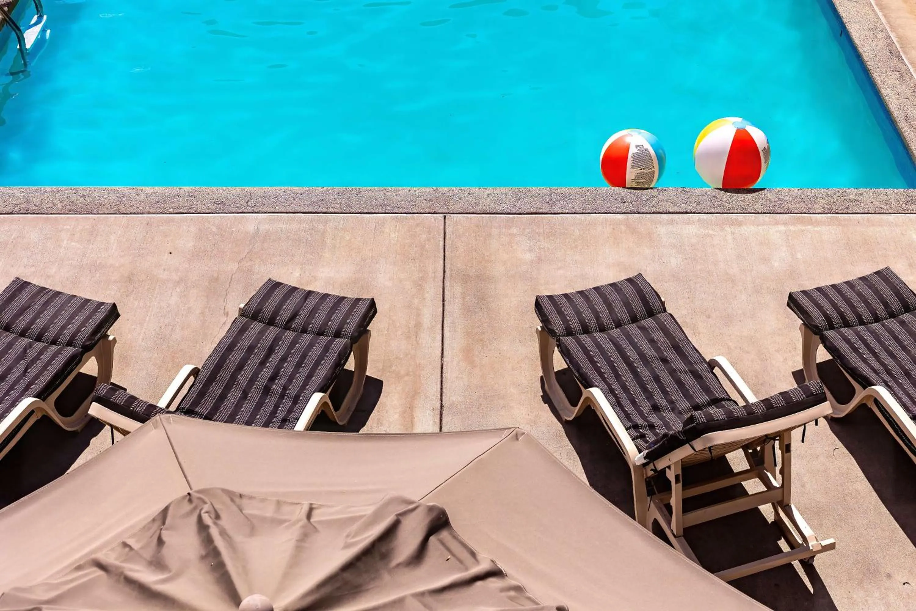 Swimming pool in Siesta Suites