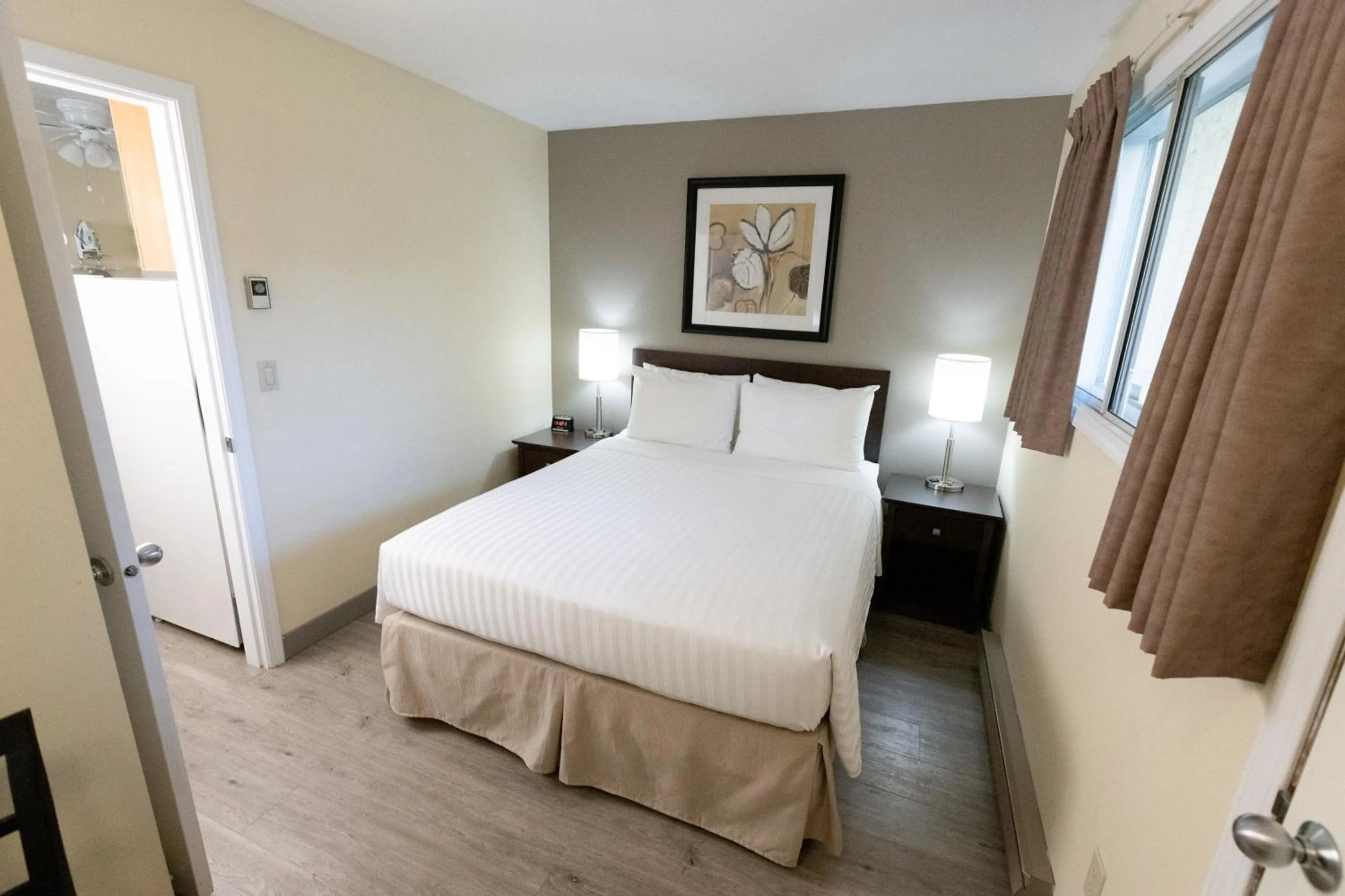 Bedroom, Bed in Siesta Suites