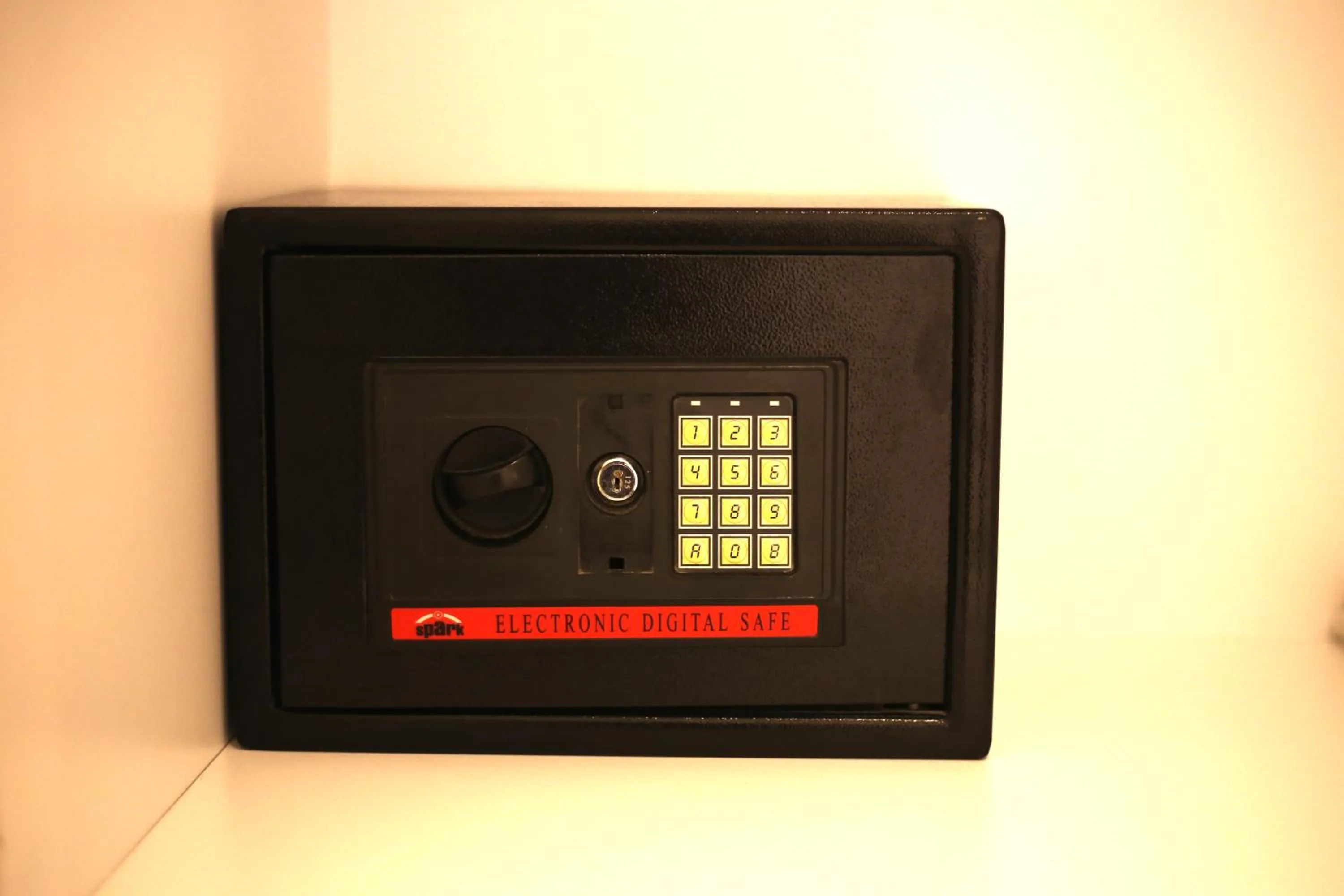 safe in Moss Suites Hotel