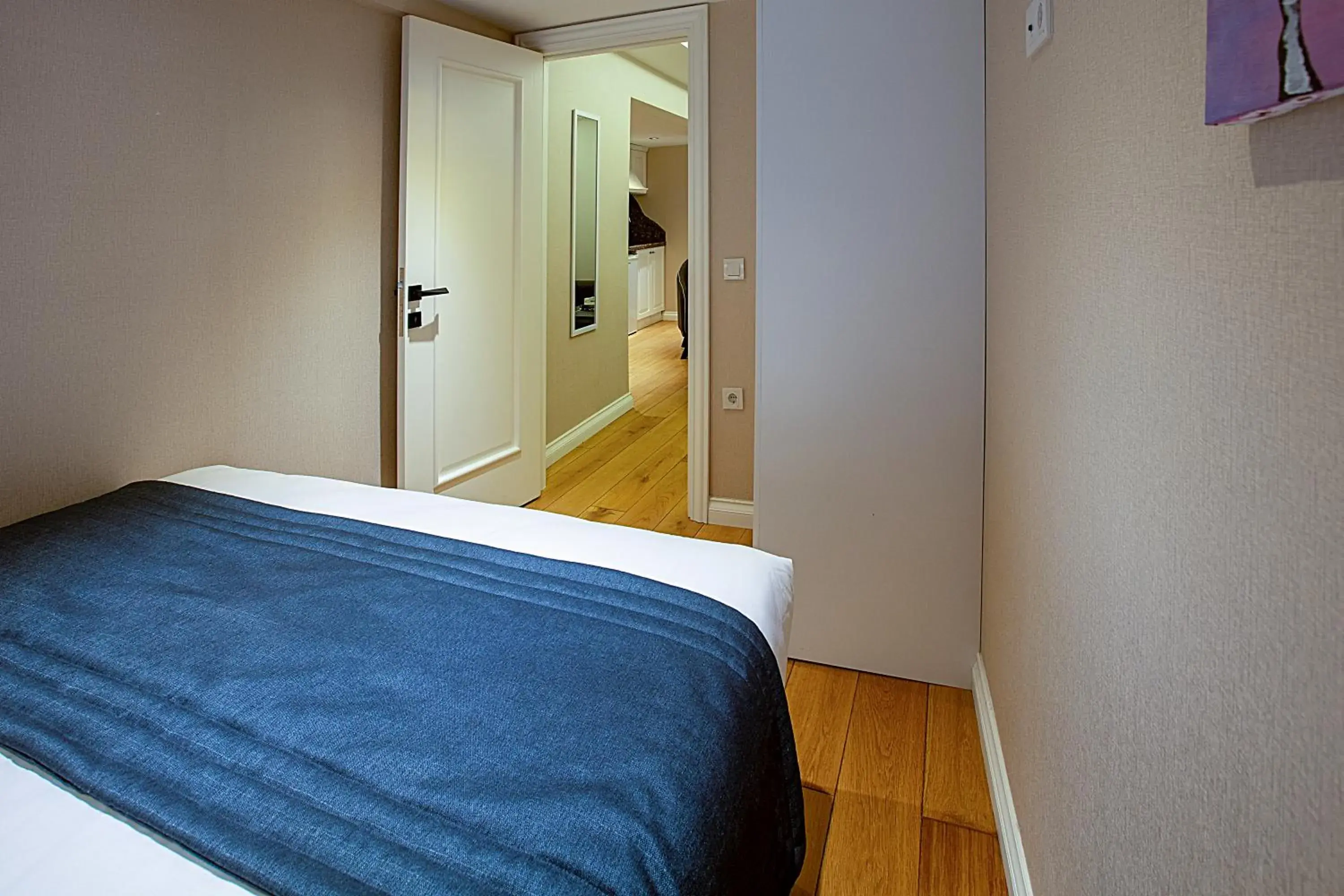 Bedroom, Bed in Moss Suites Hotel Bedroom, Bed in Moss Suites Hotel