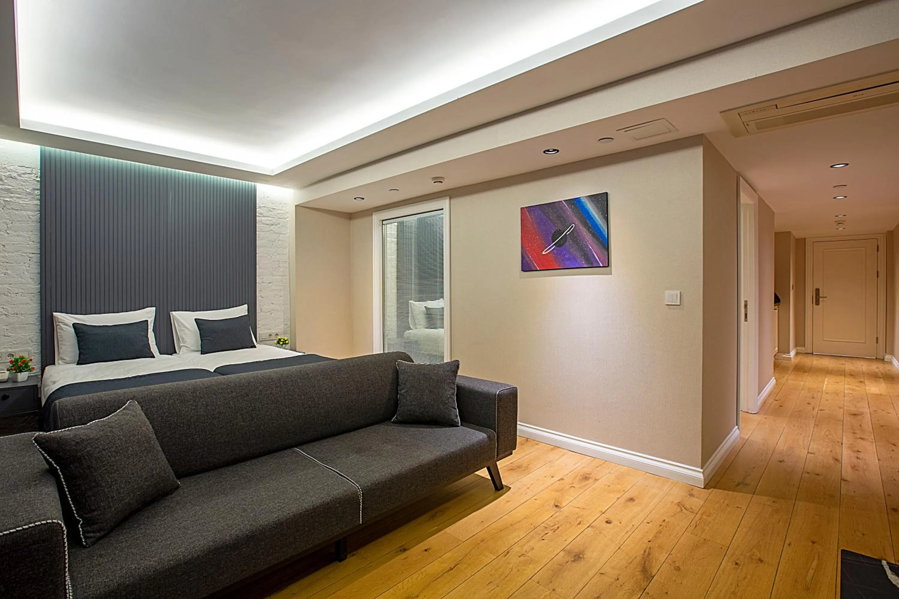 TV and multimedia in Moss Suites Hotel