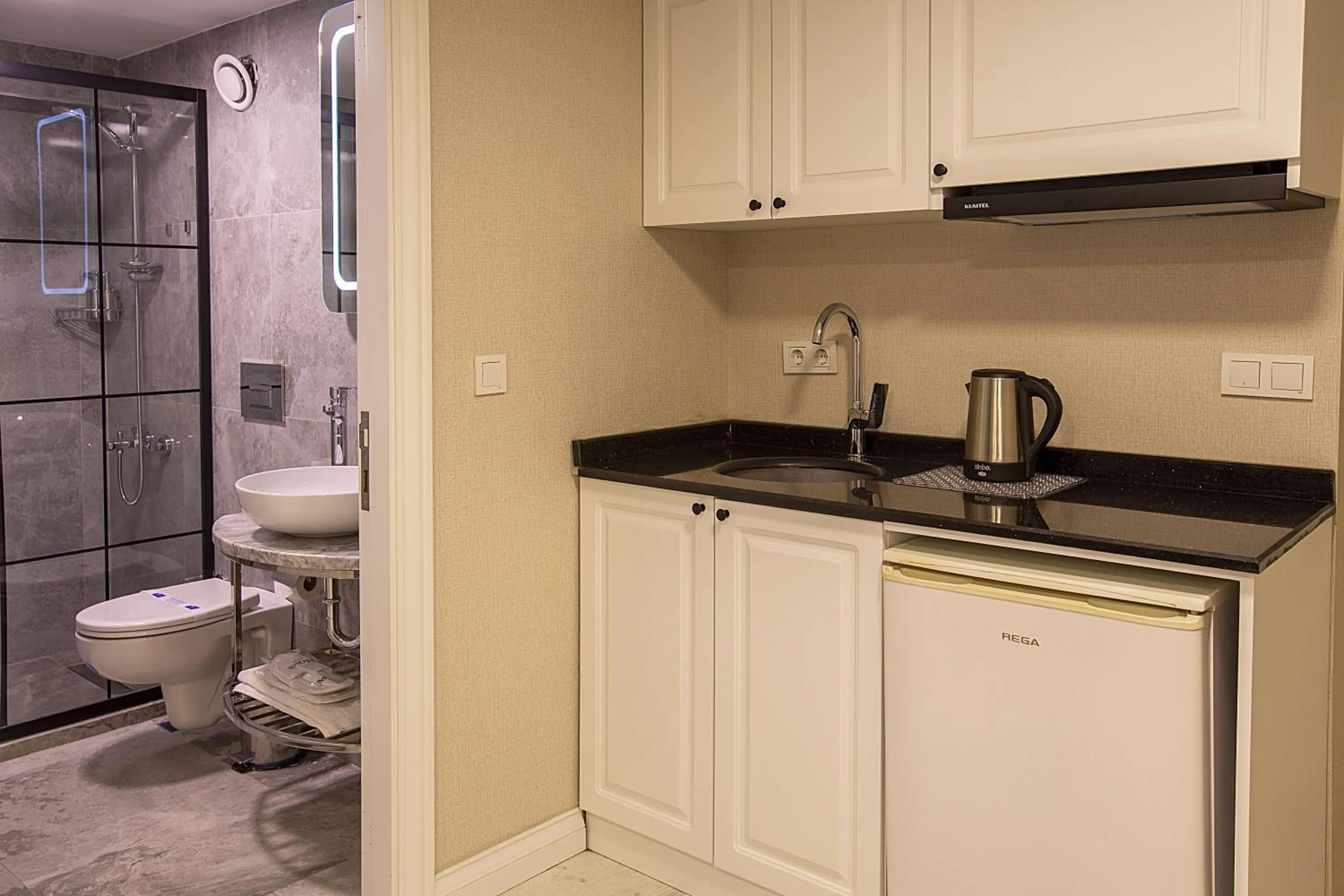 Shower in Moss Suites Hotel