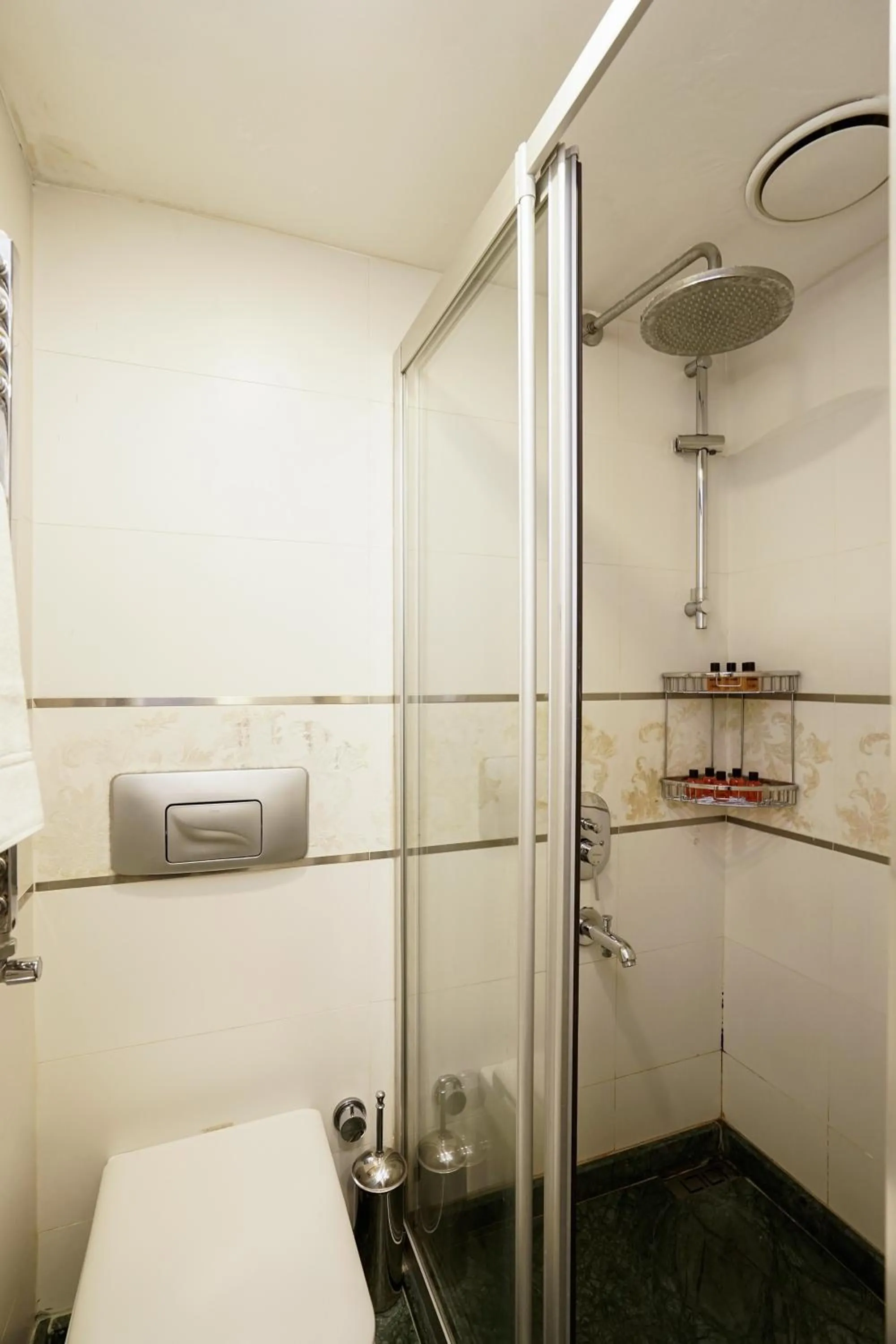 Shower in Moss Suites Hotel