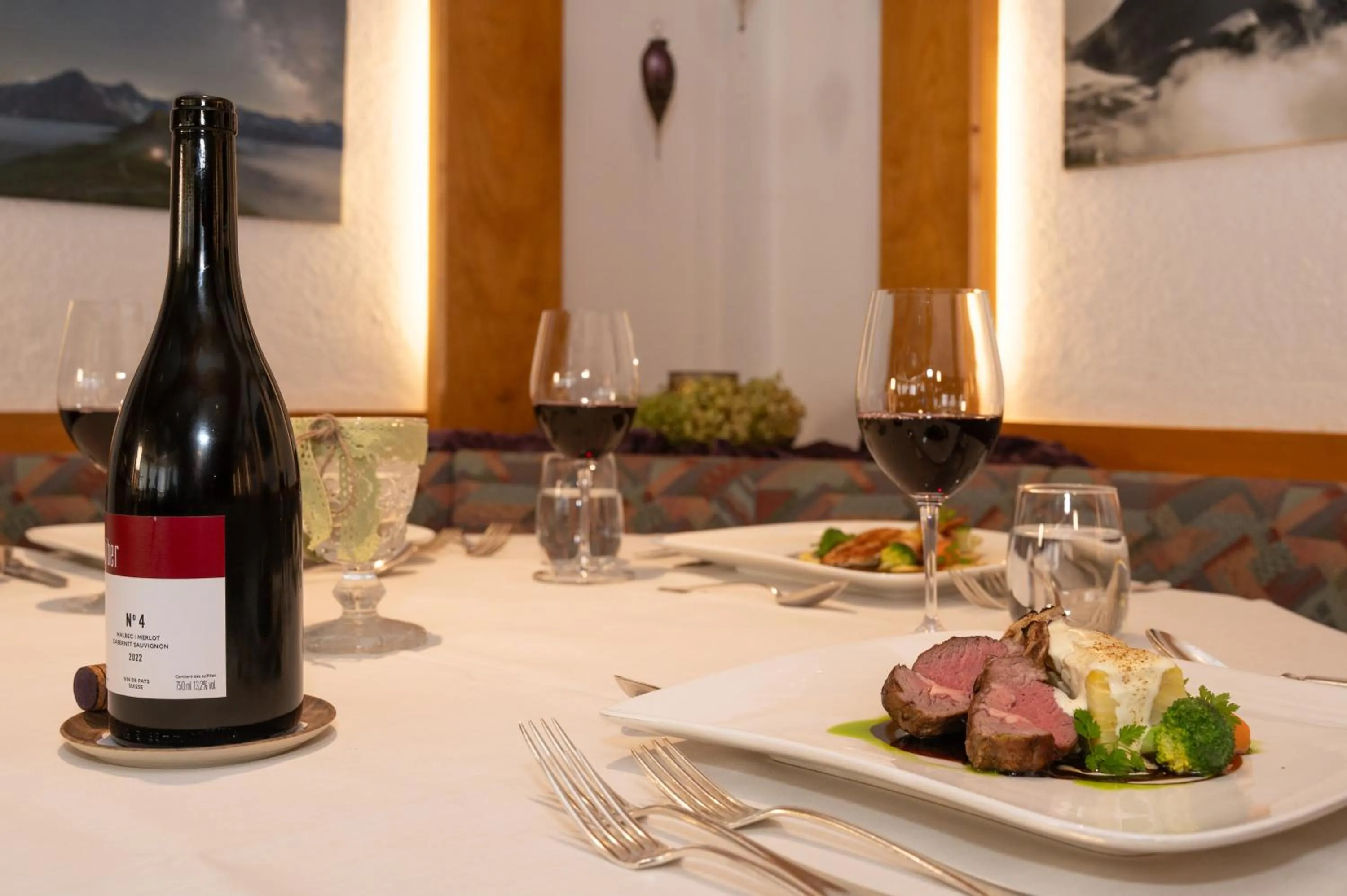 Restaurant/places to eat in Hotel Restaurant Alpina