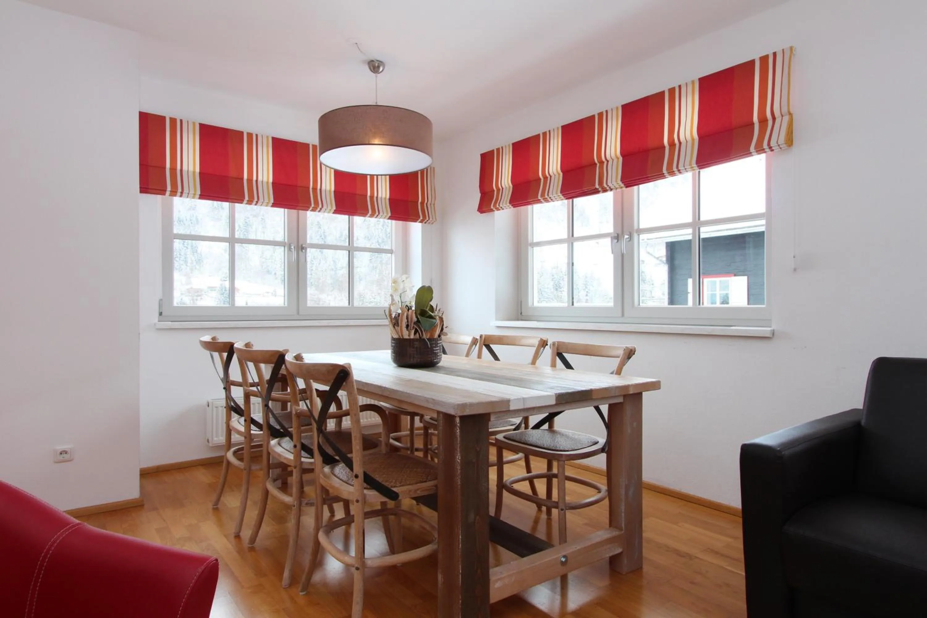 Dining area in Alpine Resort by Alpin Rentals