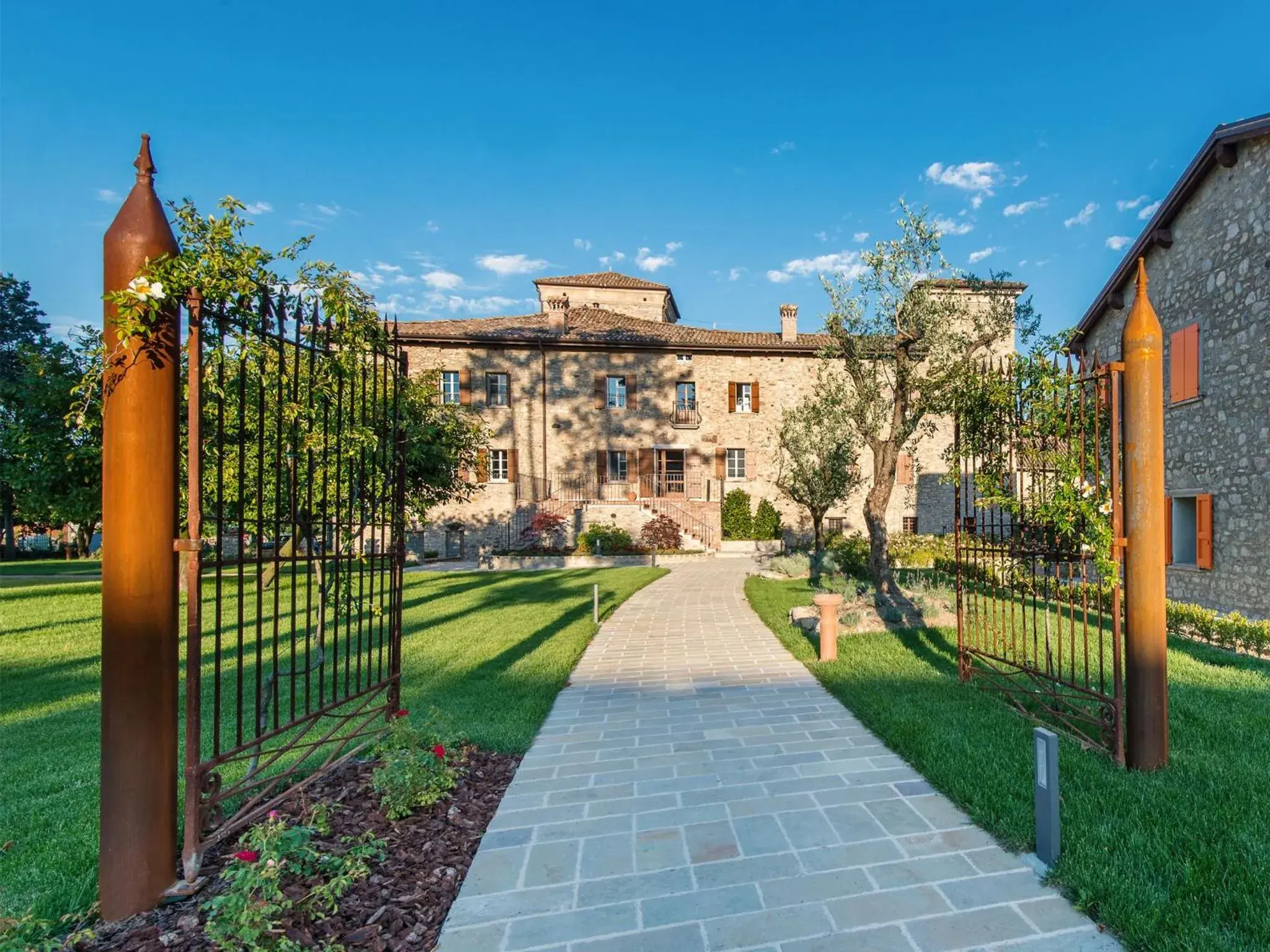 Facade/entrance in Borgo Cadonega Facade/entrance in Borgo Cadonega