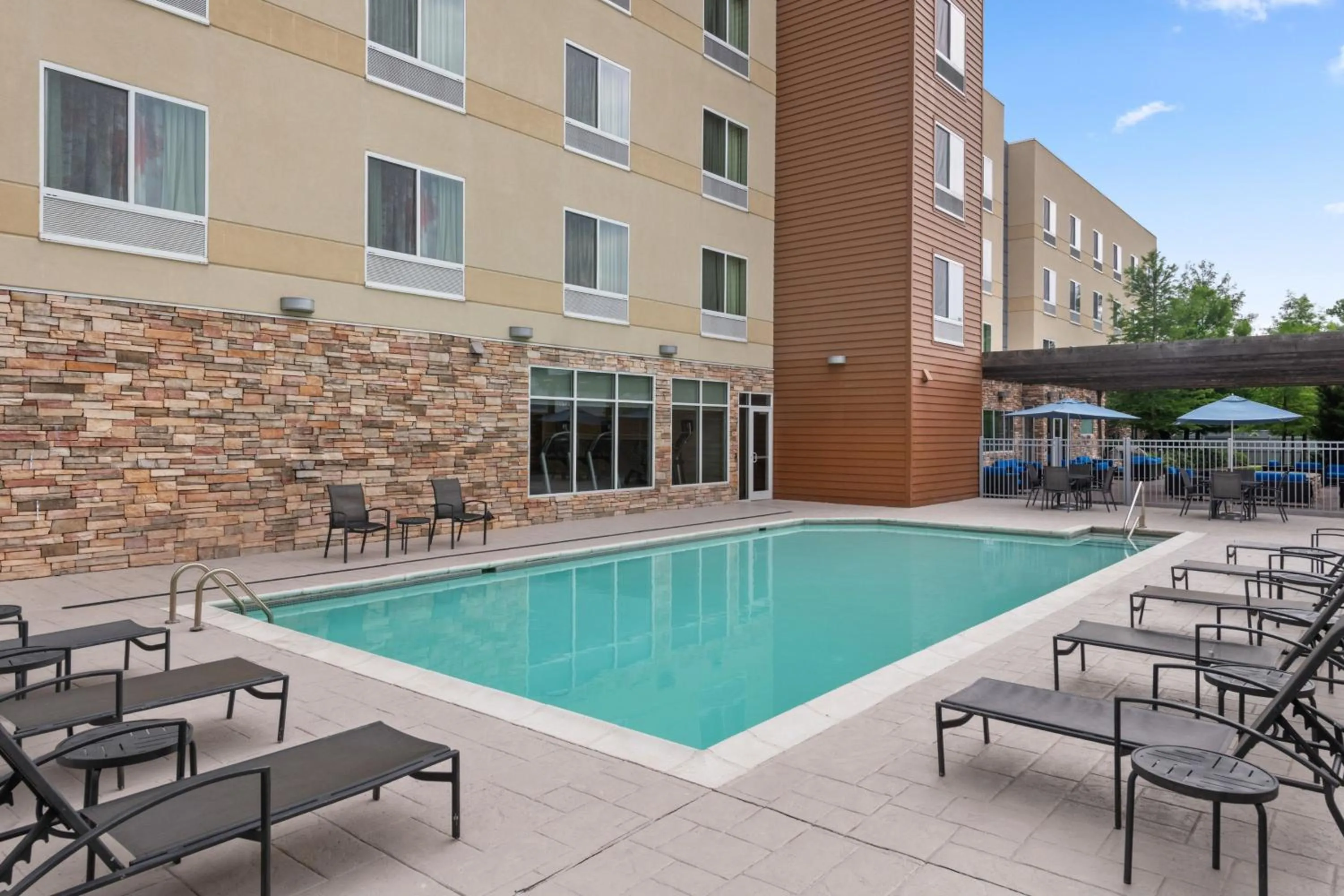 Swimming pool in Fairfield Inn & Suites by Marriott Alexandria