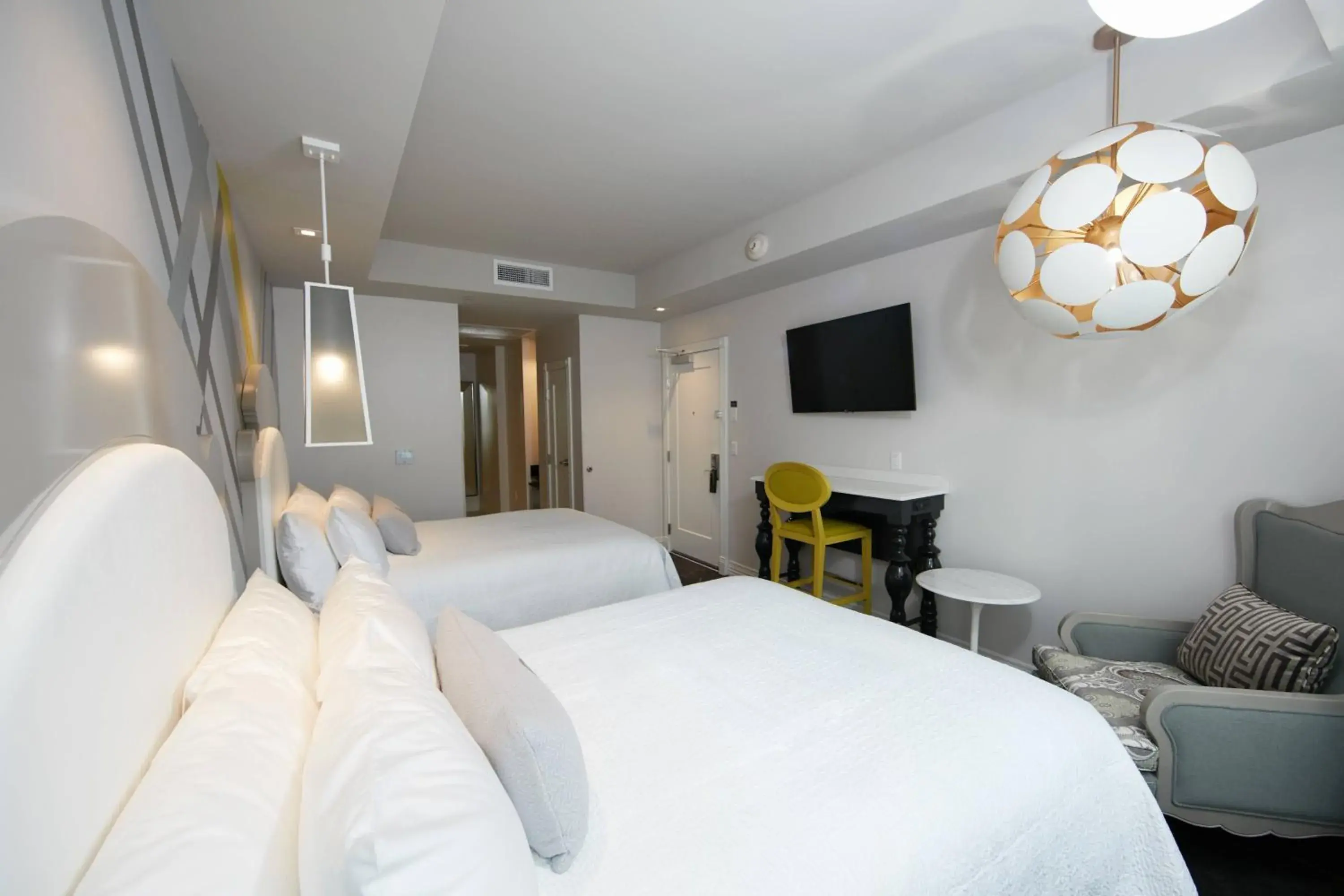 Photo of the whole room, Bed in Elyton Hotel, Autograph Collection Photo of the whole room, Bed in Elyton Hotel, Autograph Collection