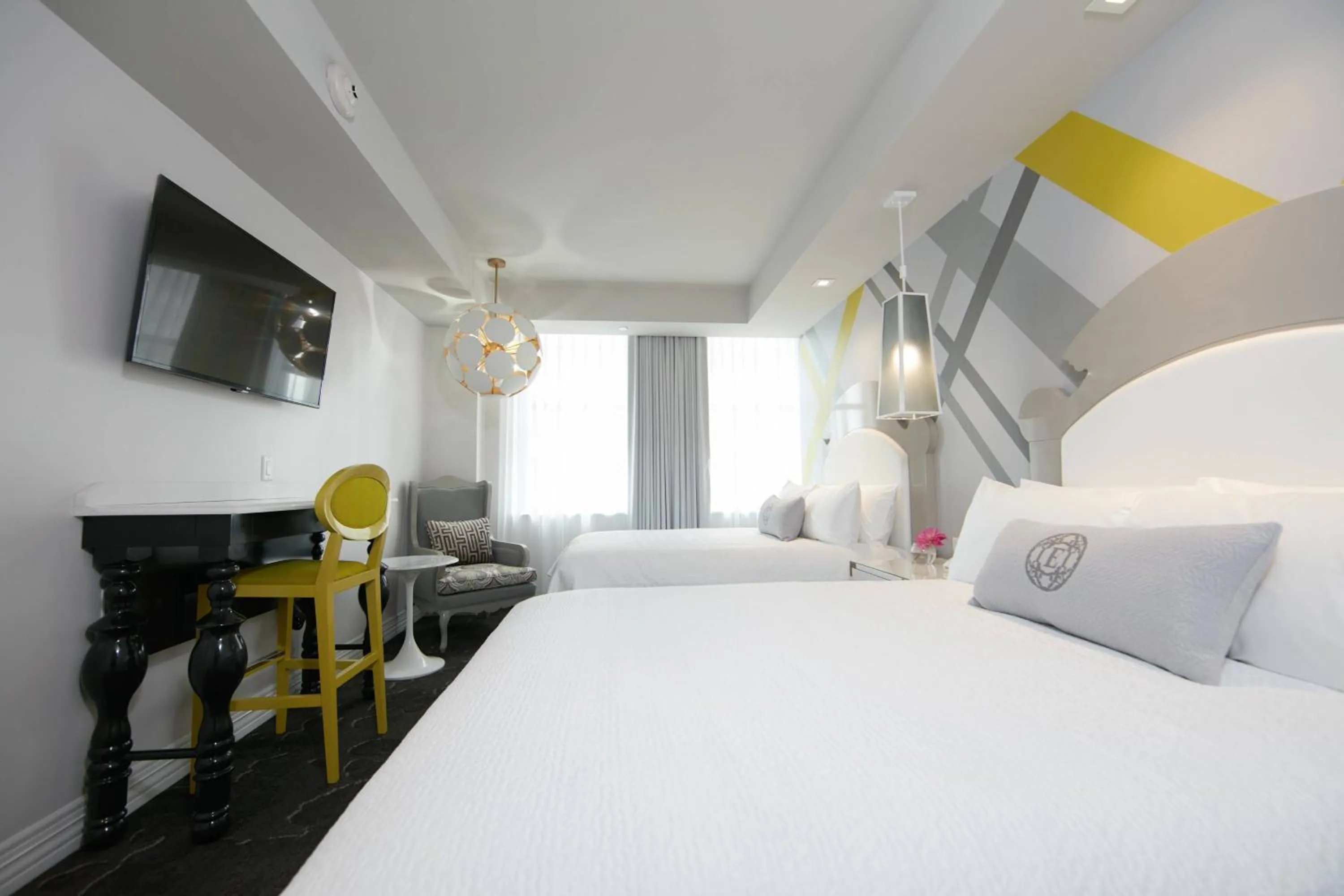 Photo of the whole room, Bed in Elyton Hotel, Autograph Collection