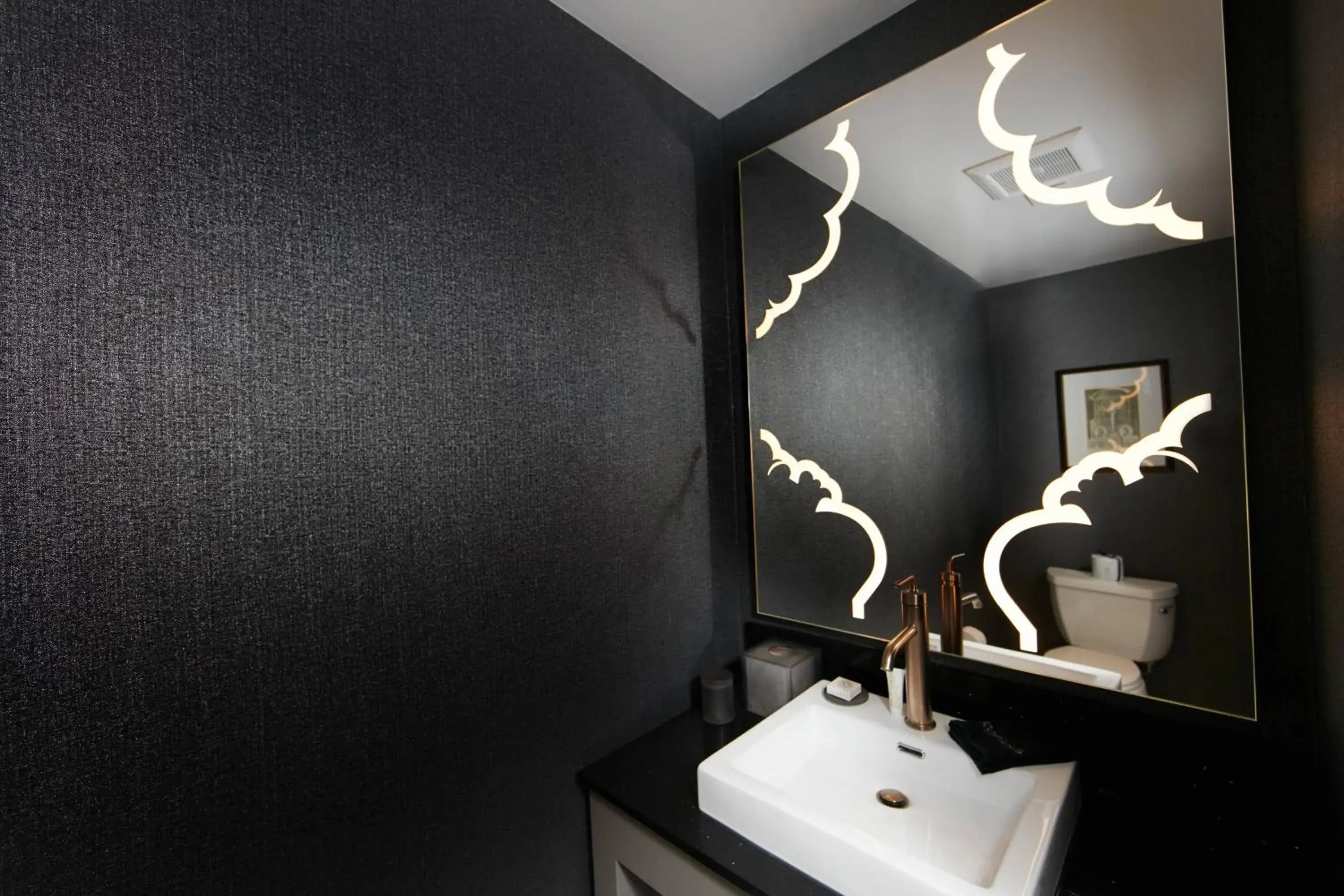 Bedroom in Elyton Hotel, Autograph Collection Bedroom in Elyton Hotel, Autograph Collection