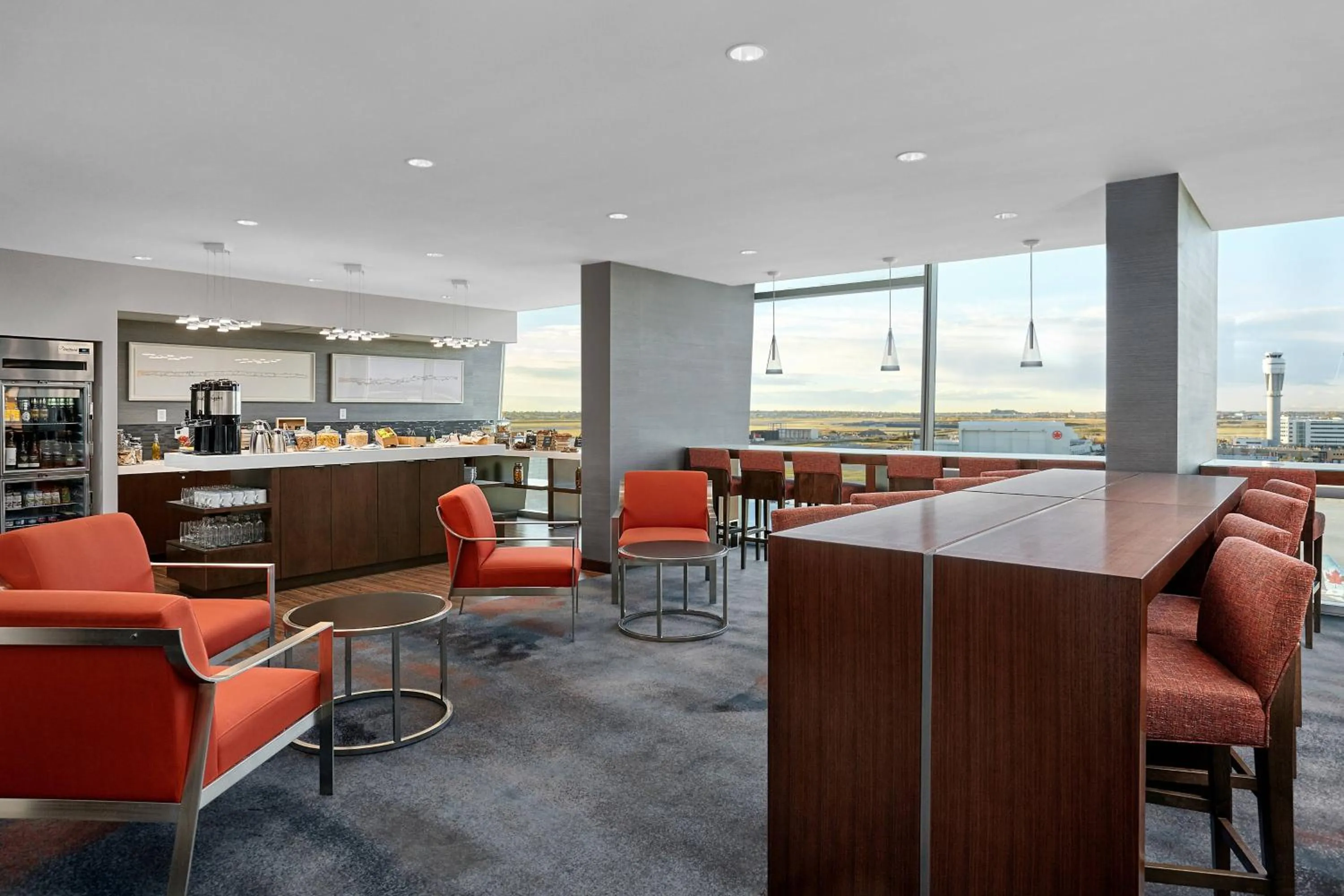 Lounge or bar in Calgary Airport Marriott In-Terminal Hotel