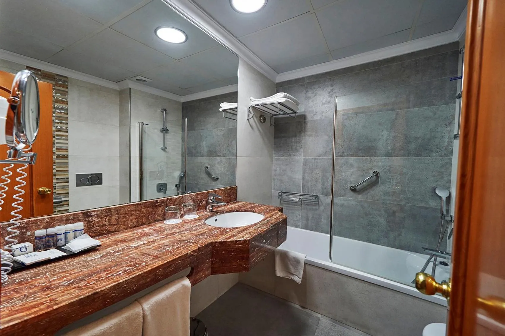 Bathroom in Hotel Balcón de Europa