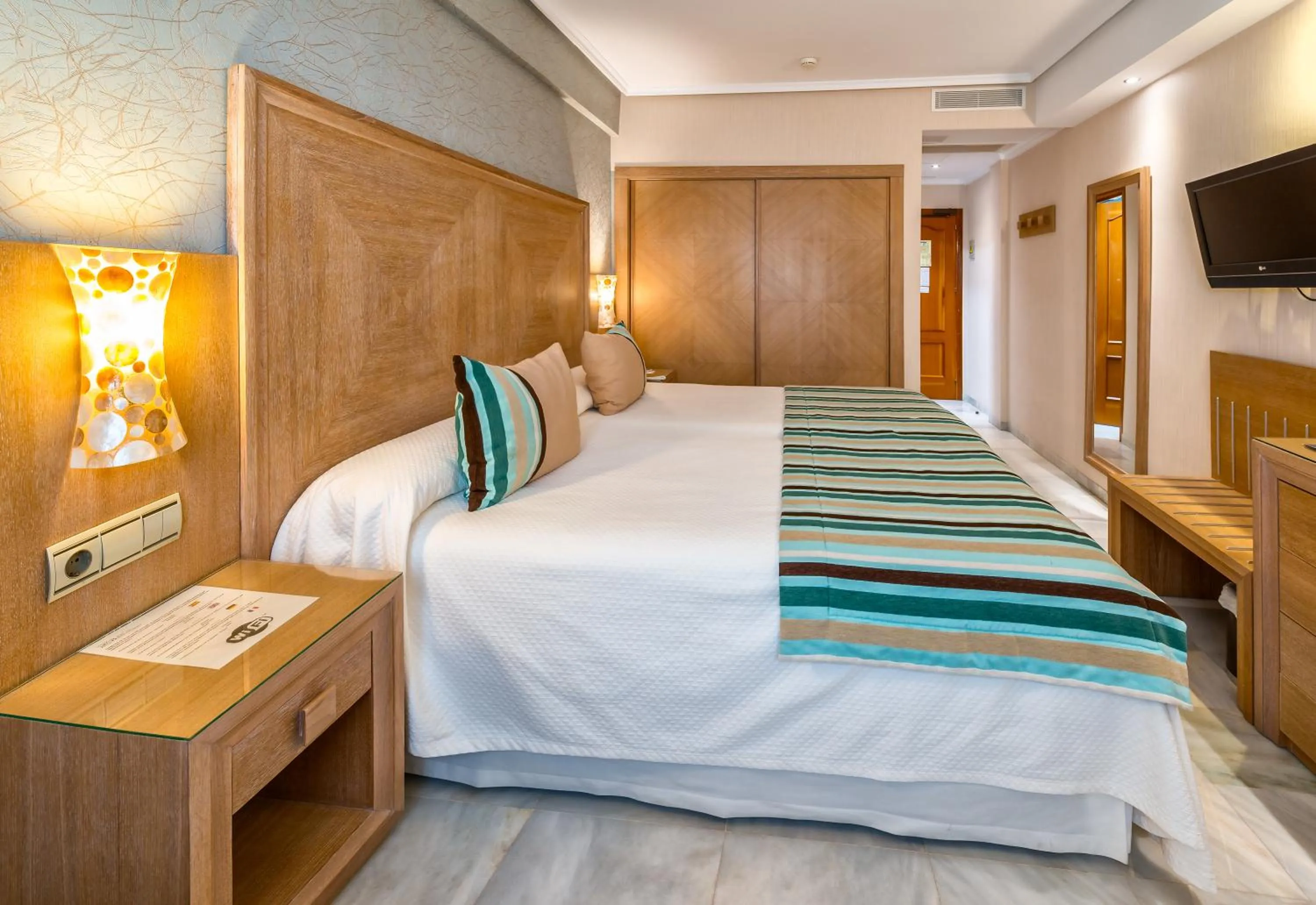 Photo of the whole room, Bed in Hotel Balcón de Europa