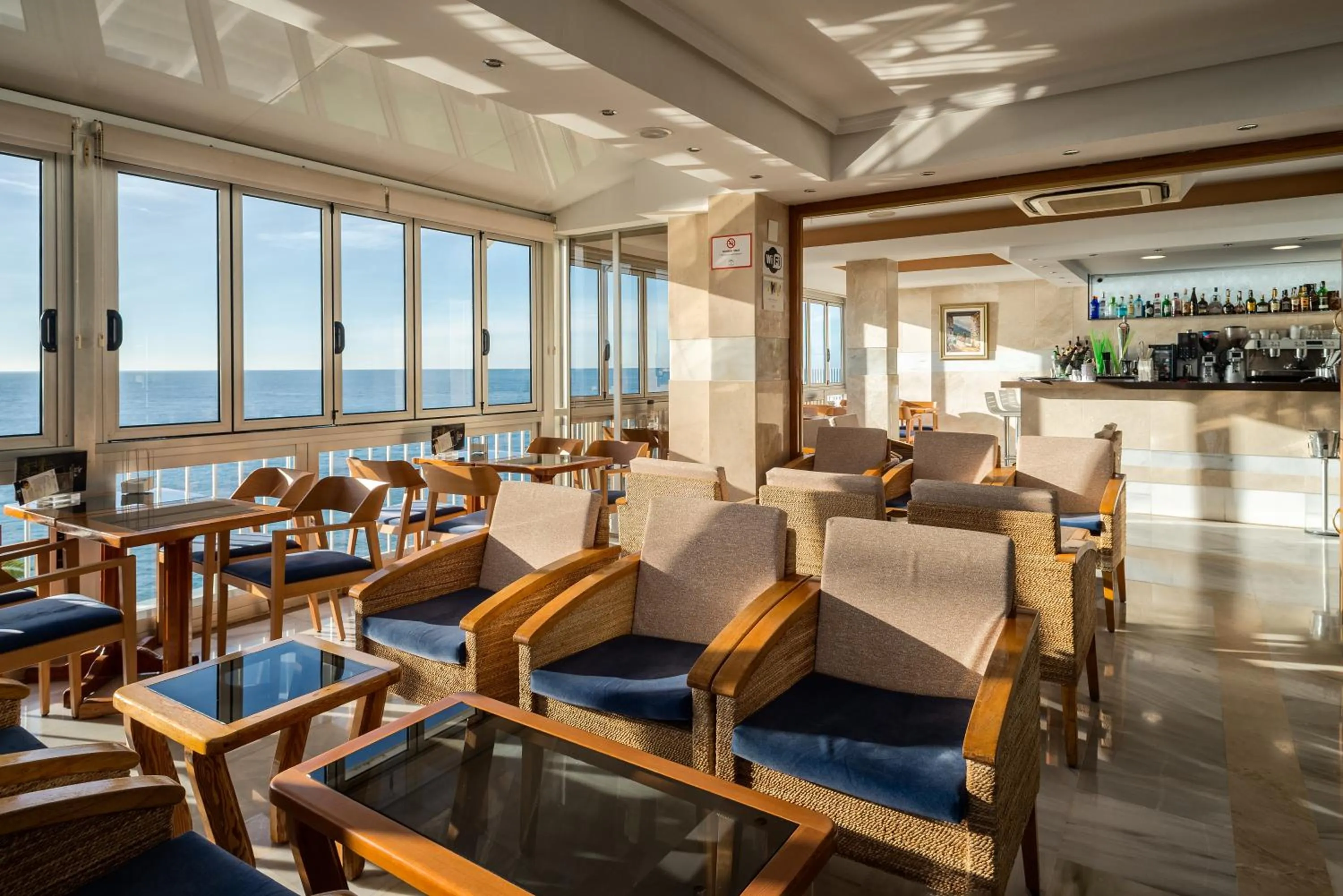 Lounge or bar in Hotel Balcón de Europa