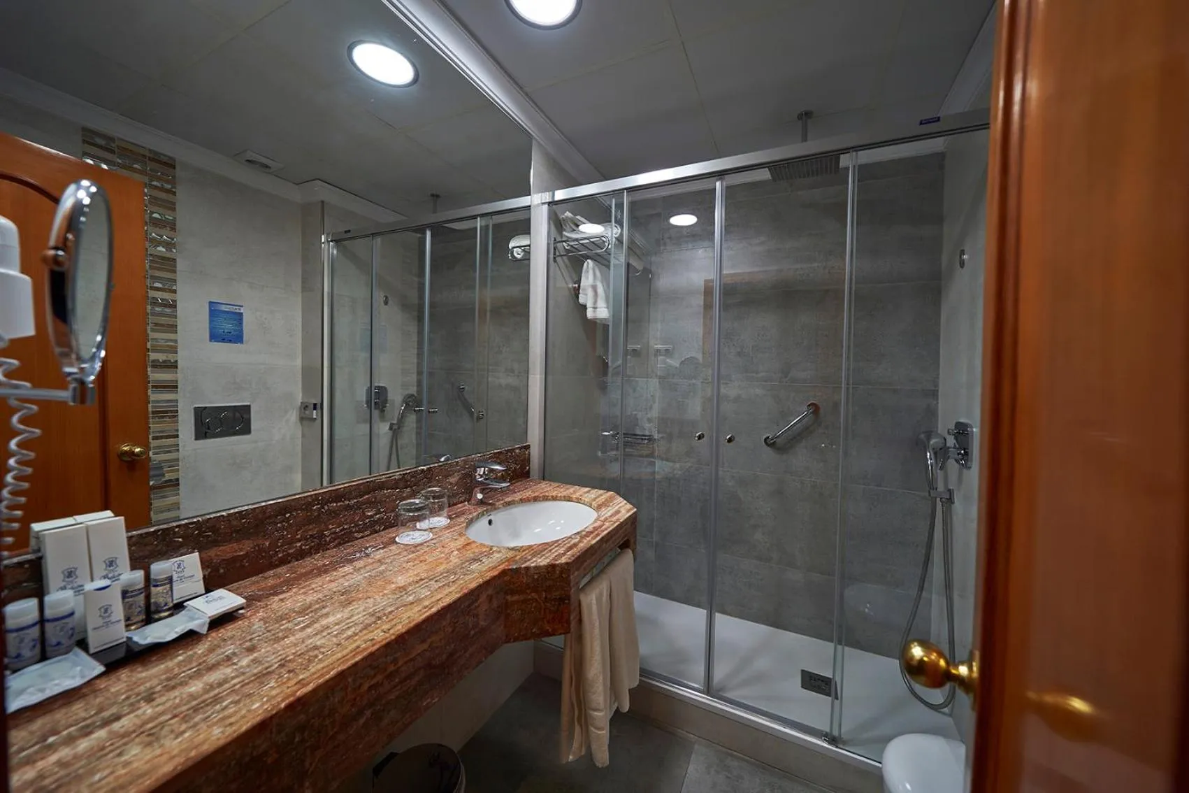 Bathroom in Hotel Balcón de Europa